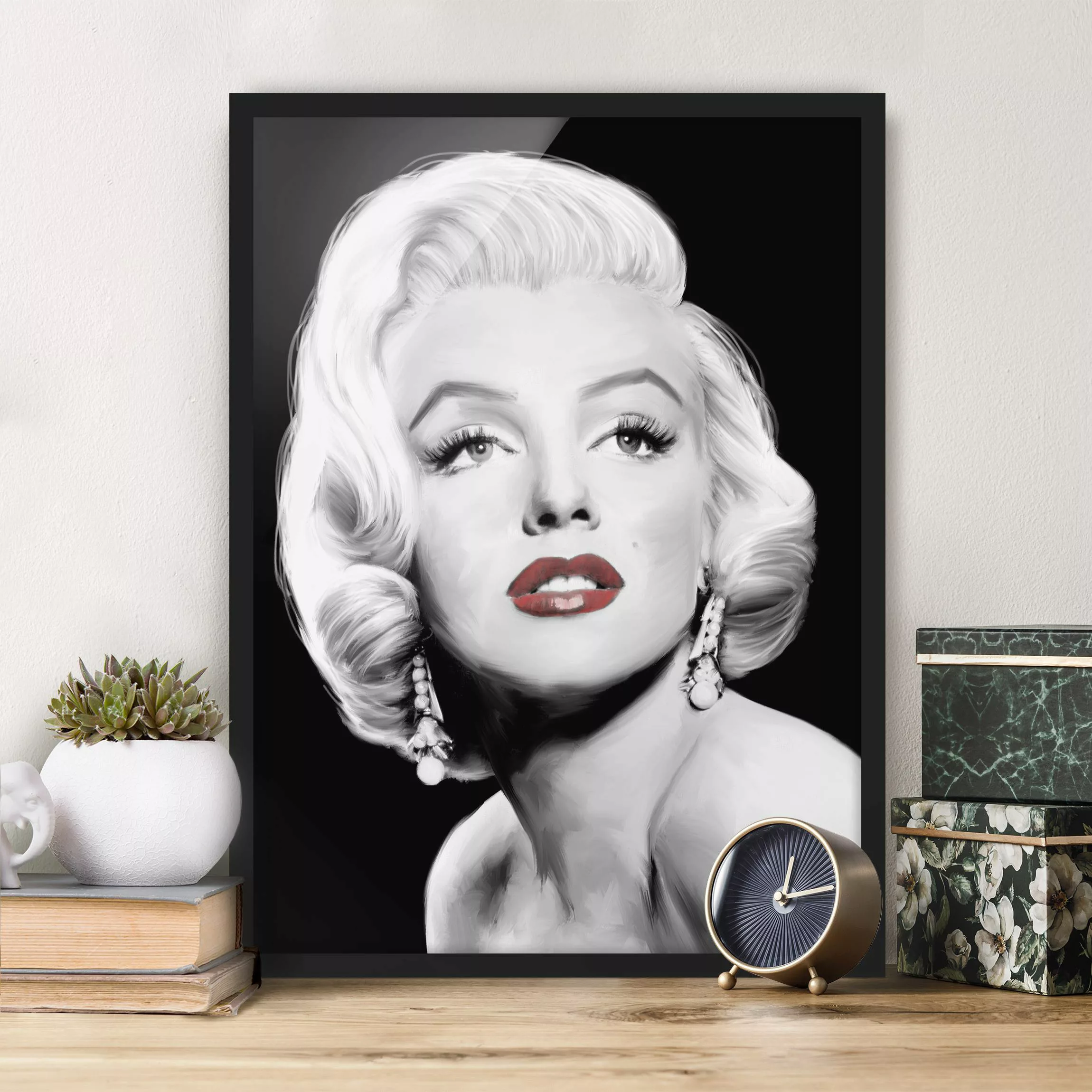 Bild mit Rahmen Portrait - Hochformat Marilyn mit Ohrschmuck günstig online kaufen