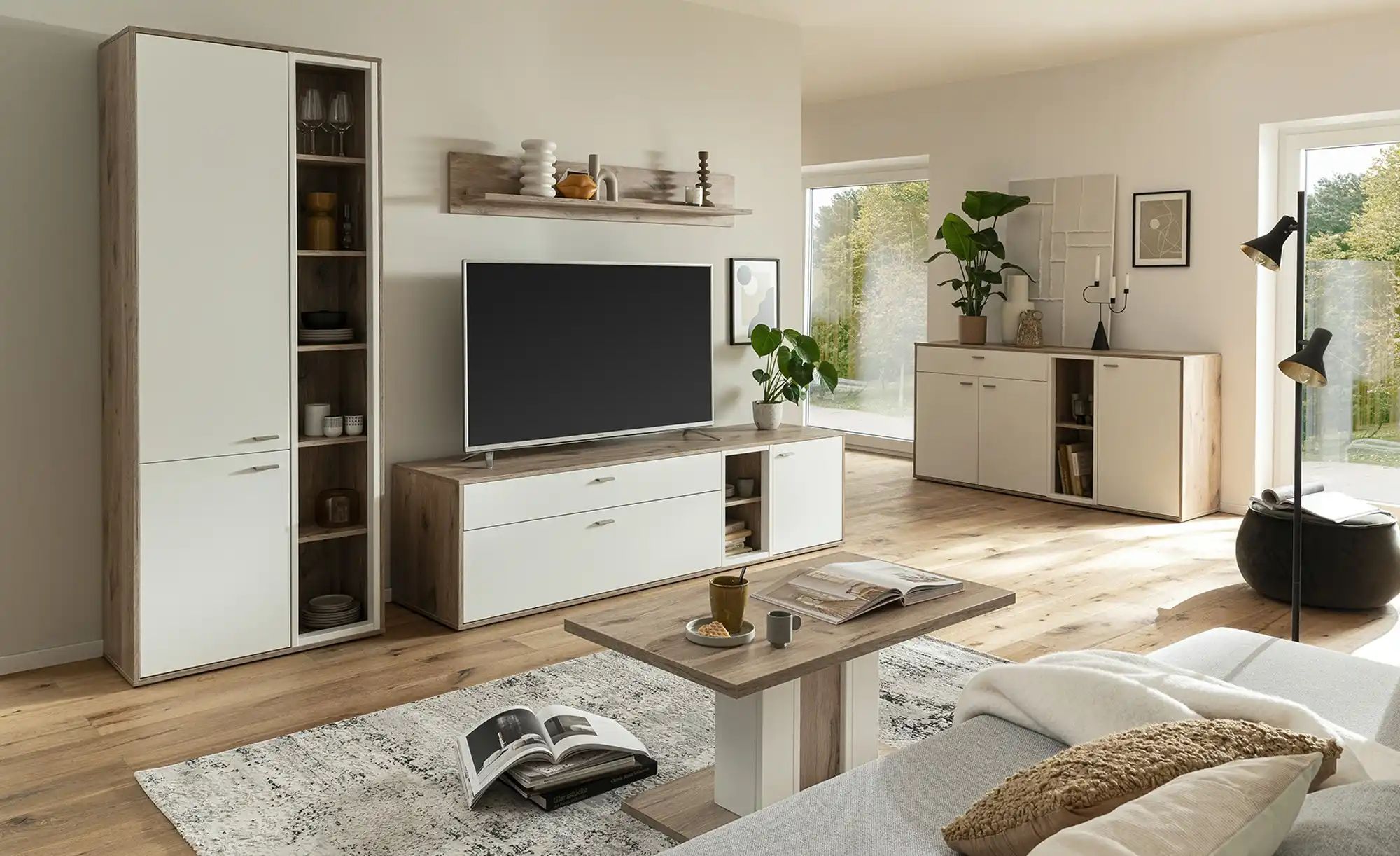 MCA furniture Vitrine "SANTERNO", 2 Türen gedämpft, 6 Fächer, Metallgriffe günstig online kaufen