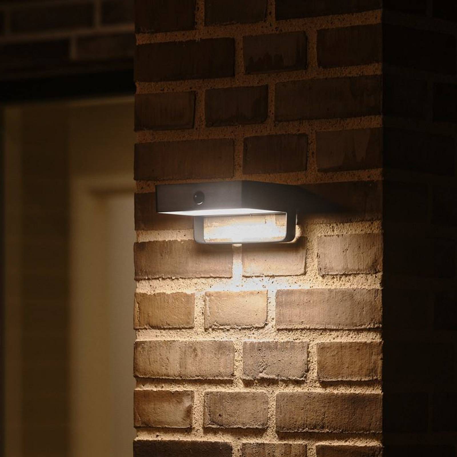 Solar-LED-Außenwandleuchte Saulio, schwarz, Aluminium, IP44 günstig online kaufen