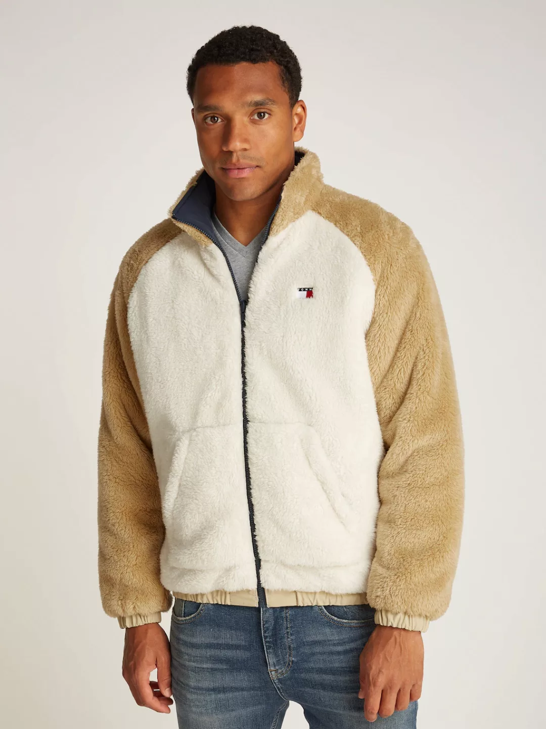 Tommy Jeans Bomberjacke "TJM FLUFFY REVERSIBLE JACKET EXT", mit kontrastfar günstig online kaufen