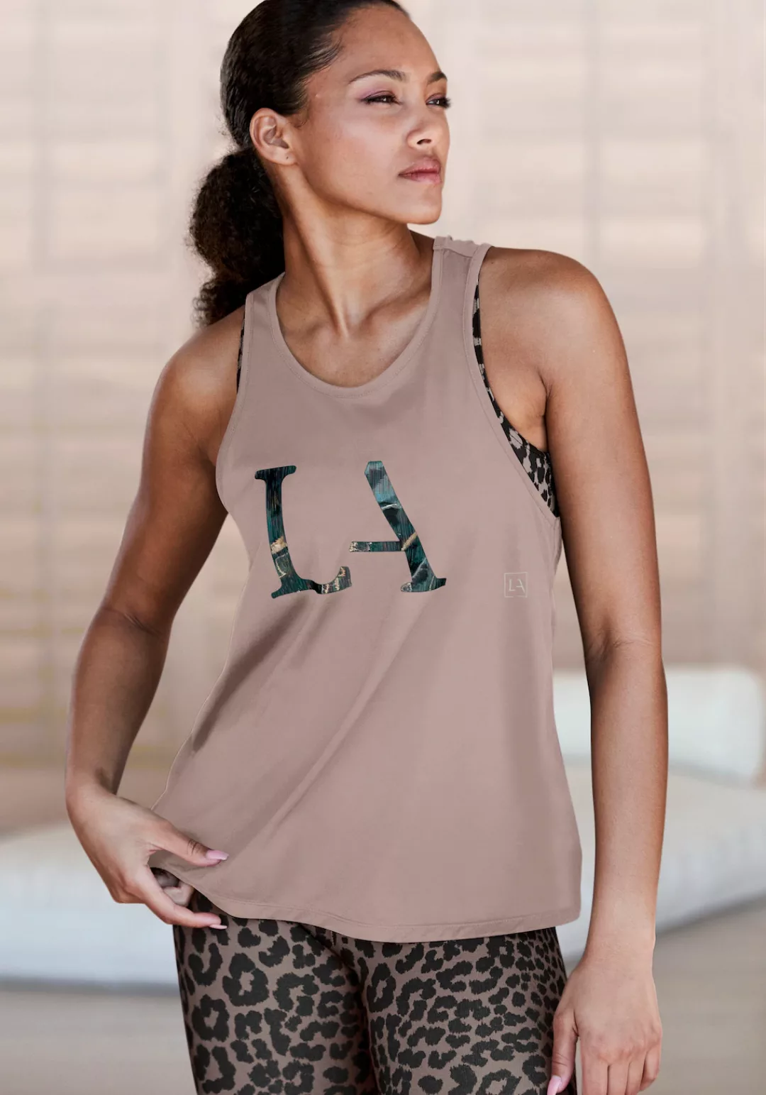 LASCANA ACTIVE Funktionsshirt, mit Cut out im Rücken günstig online kaufen