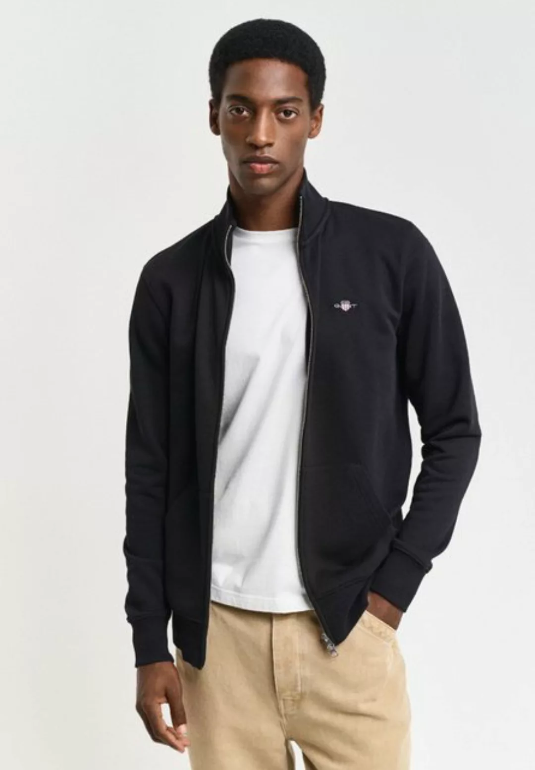 Gant Sweatjacke "REG SHIELD FULL ZIP SWEAT", mit Logostickerei auf der Brus günstig online kaufen