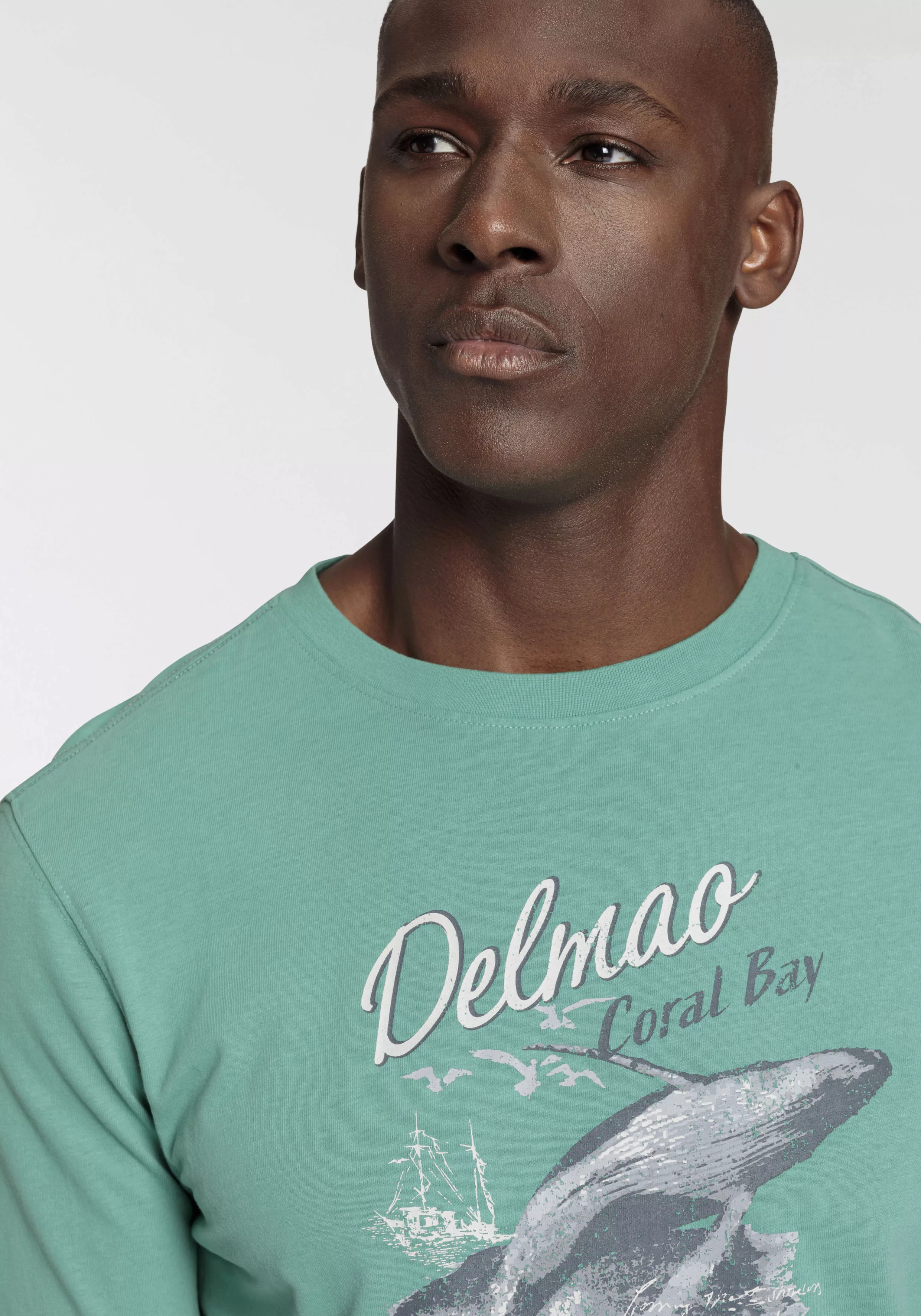 DELMAO Langarmshirt schmale Passform, mit lässigem Print, Rundhalsausschnit günstig online kaufen