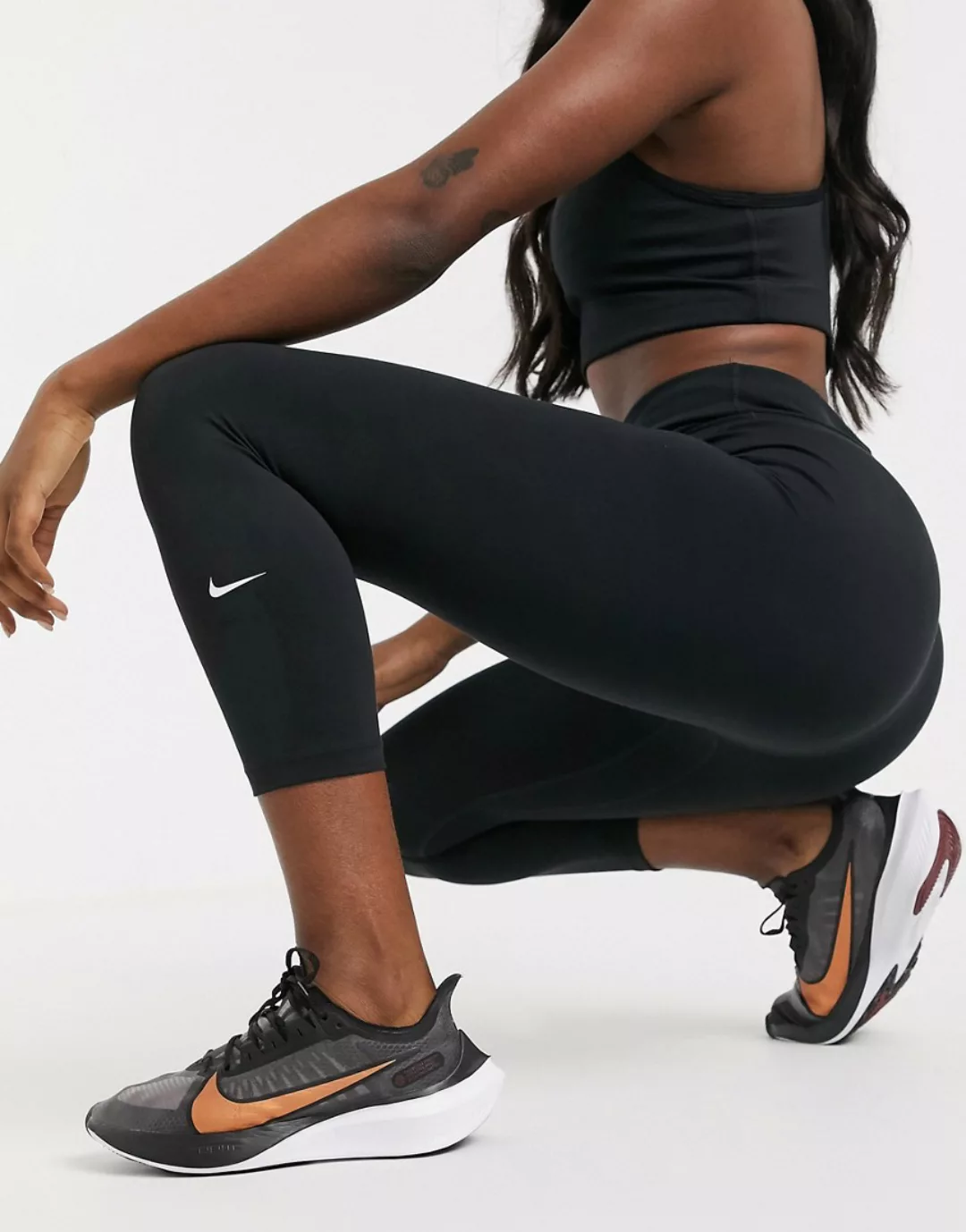 Nike Training – One – Kurze Leggings in Schwarz günstig online kaufen