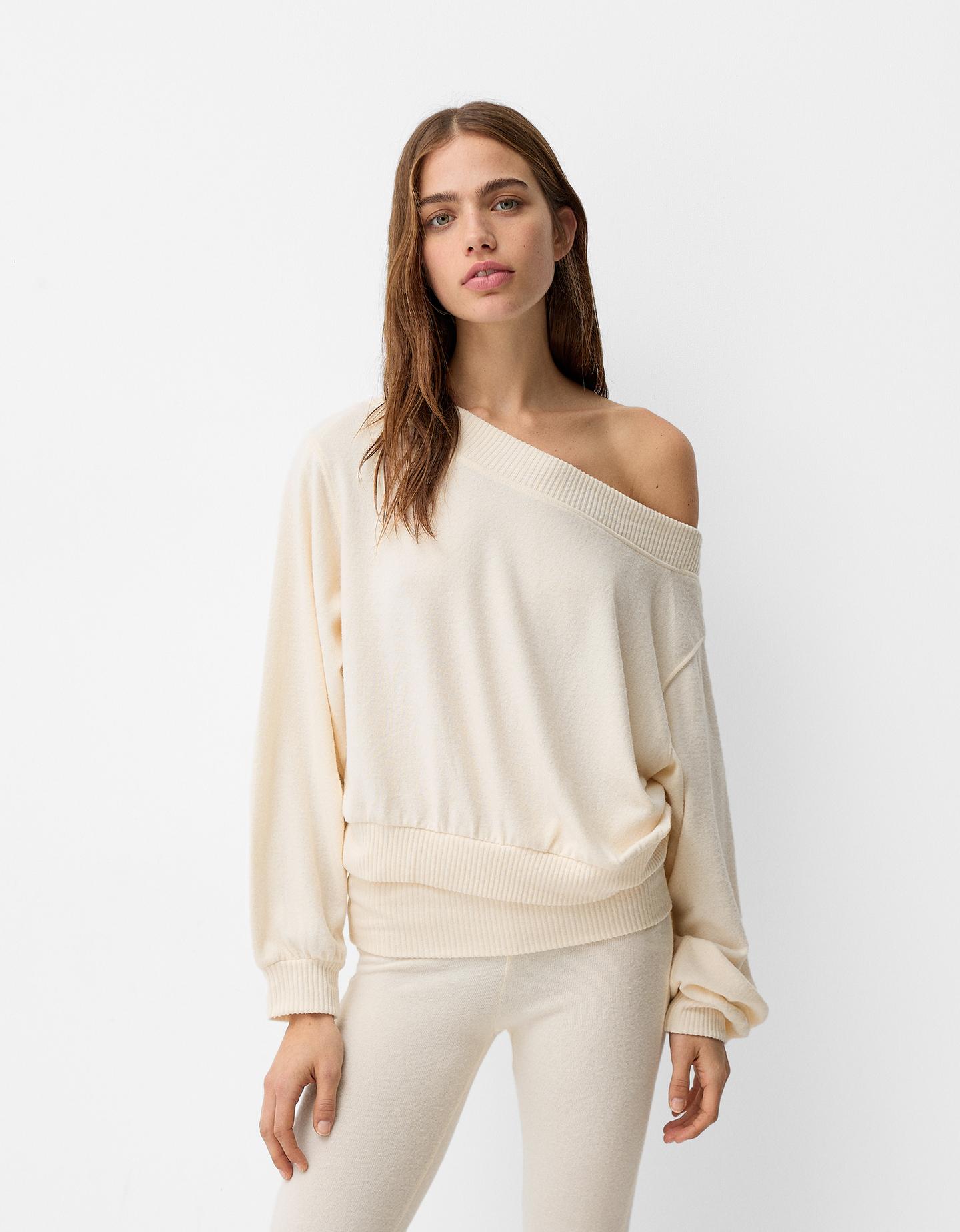 Bershka Soft-Touch-Pullover Mit Asymmetrischem Ausschnitt Damen L Rohweiß günstig online kaufen