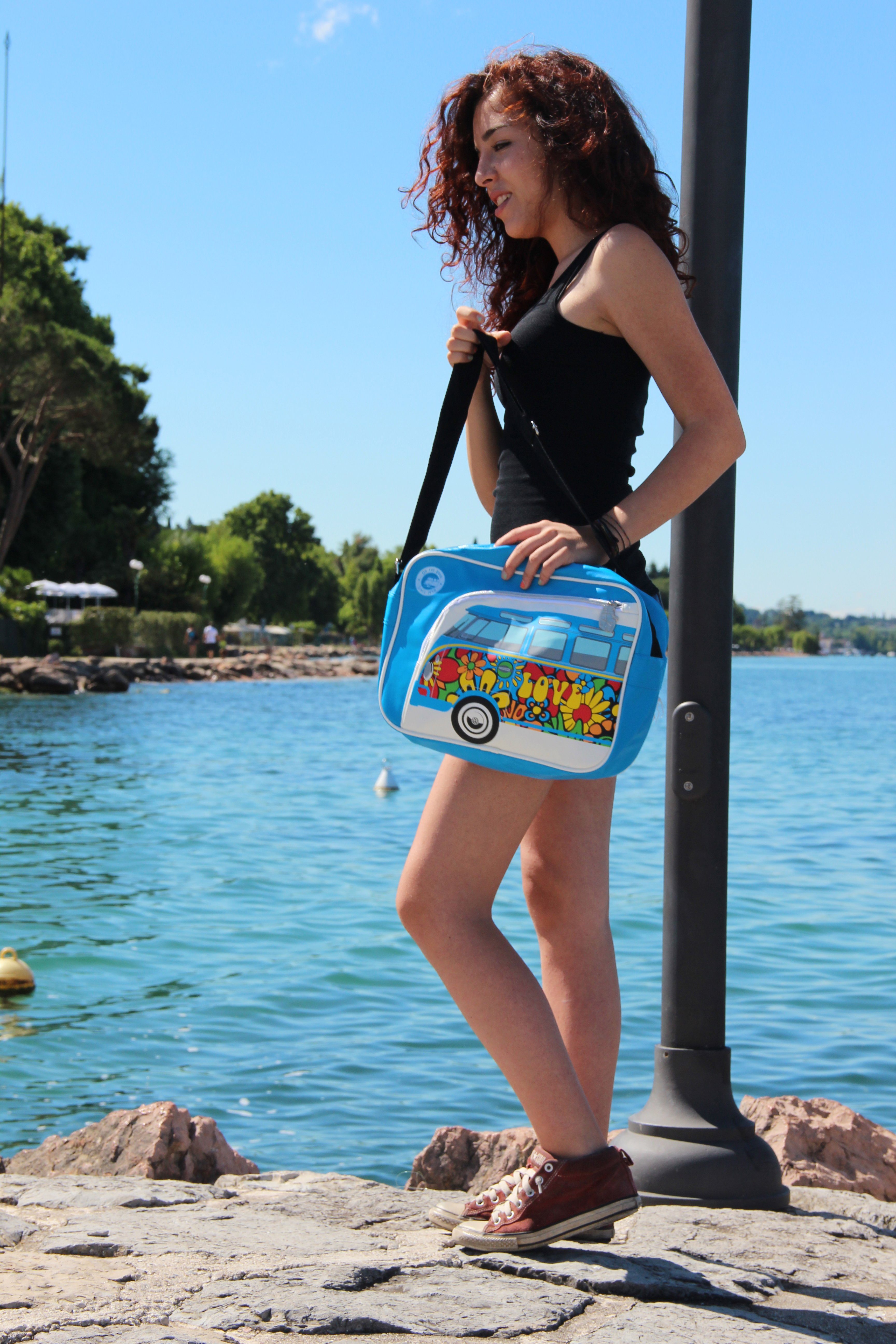 VW Collection by BRISA Schultertasche Volkswagen günstig online kaufen