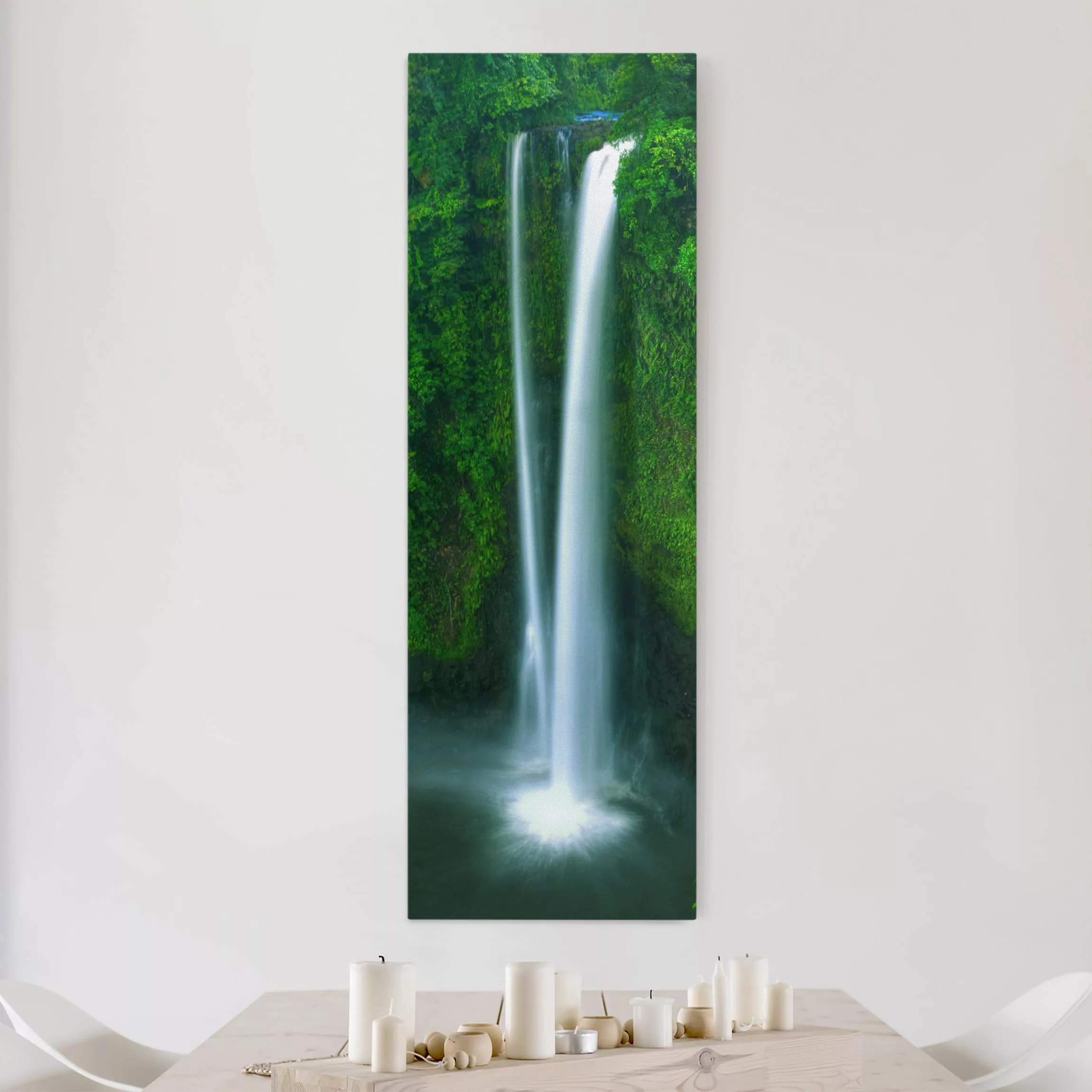Leinwandbild Wasserfall - Hochformat Paradiesischer Wasserfall günstig online kaufen