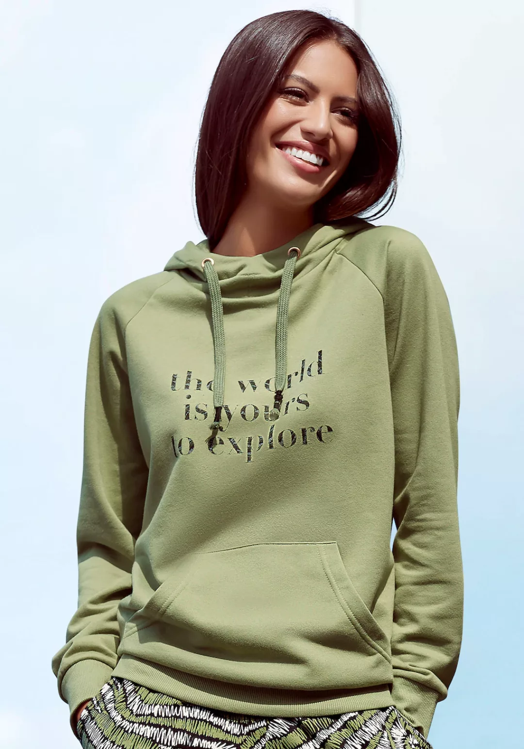 LASCANA Hoodie, mit Statement Druck, Loungeanzug günstig online kaufen