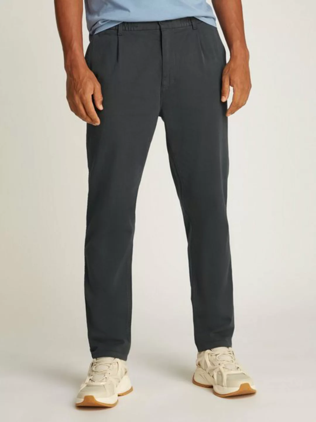 Tommy Jeans Chinohose "TJM CASUAL ELASTICATED PANT", mit Bundfalten günstig online kaufen