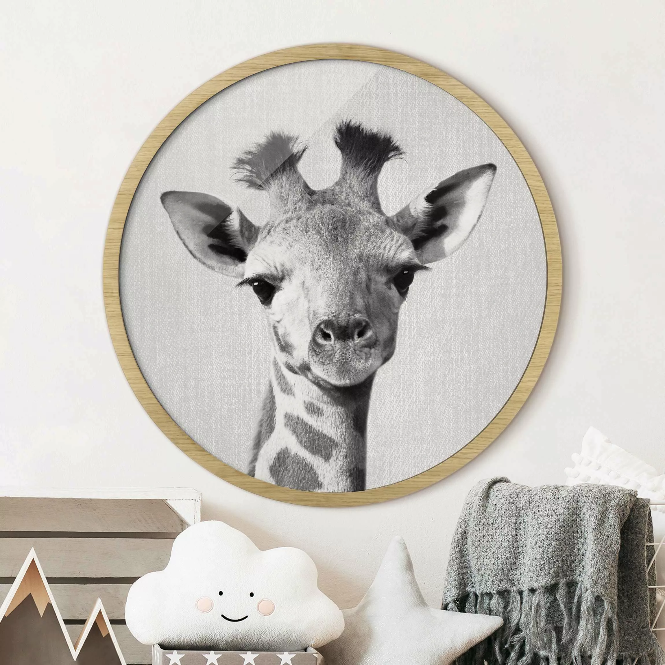 Rundes Gerahmtes Bild Baby Giraffe Gandalf Schwarz Weiß günstig online kaufen