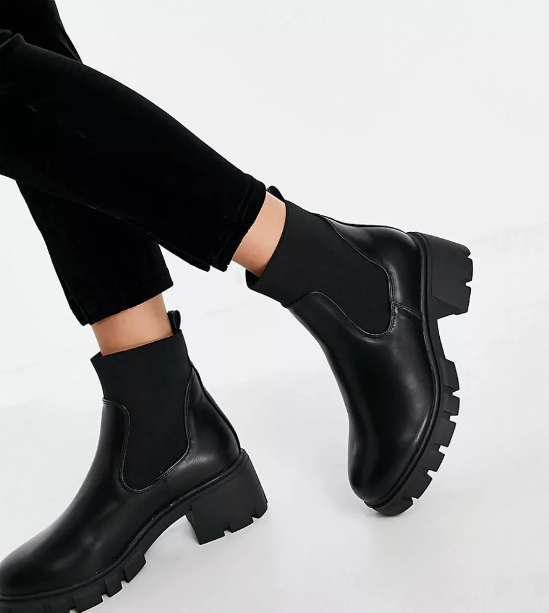 ASOS DESIGN – Robbie – Robuste Chelsea-Stiefel in Schwarz, weite Passform günstig online kaufen