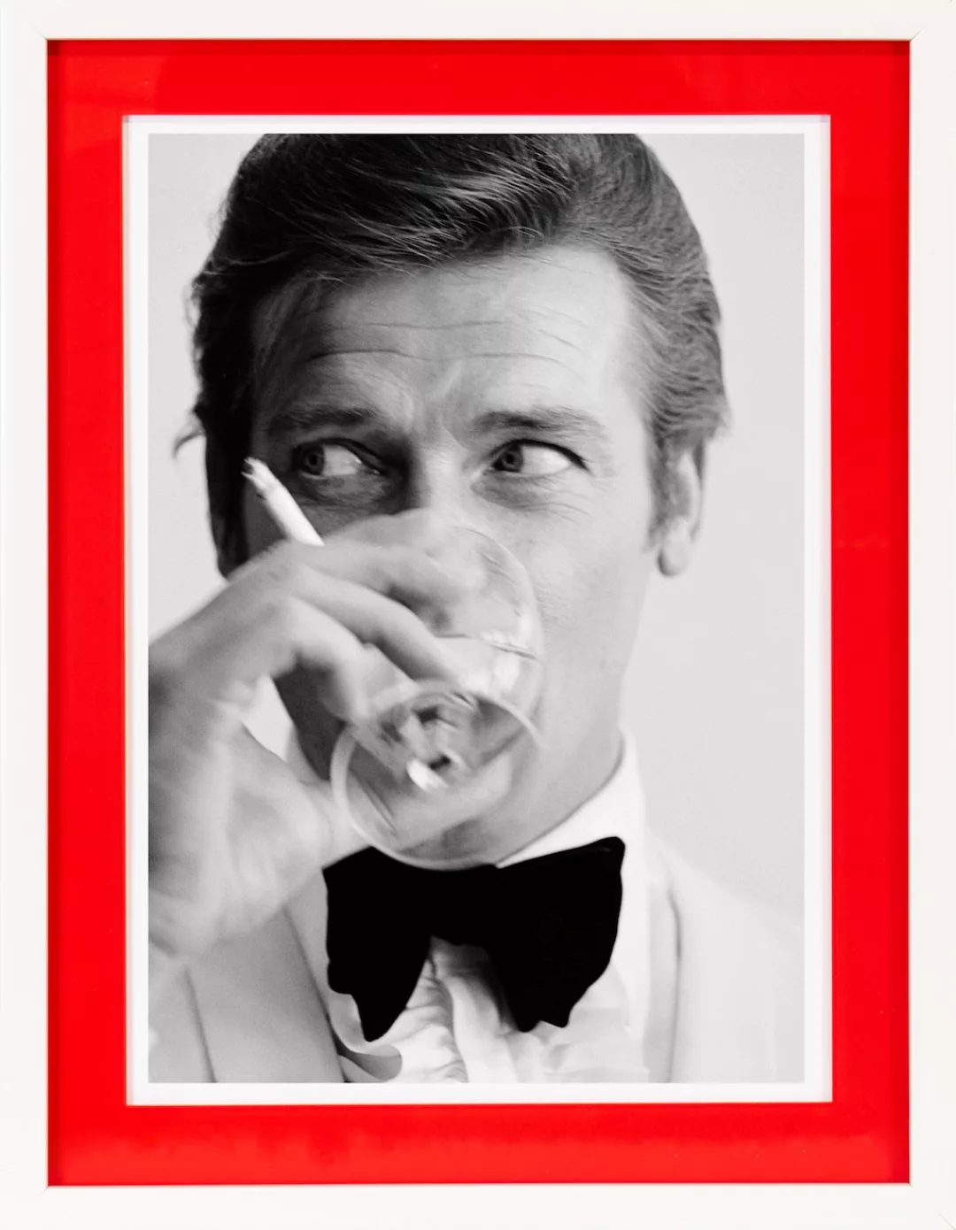 queence Bild mit Rahmen »Roger Moore«, Bilder von Männern-Film-Filmfiguren- günstig online kaufen