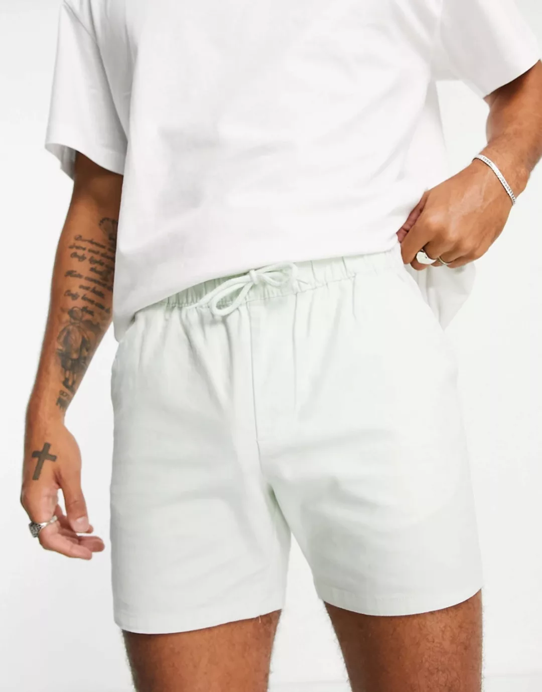 ASOS DESIGN – Schmale Chino-Shorts mit elastischem Bund in Pastellgrün günstig online kaufen
