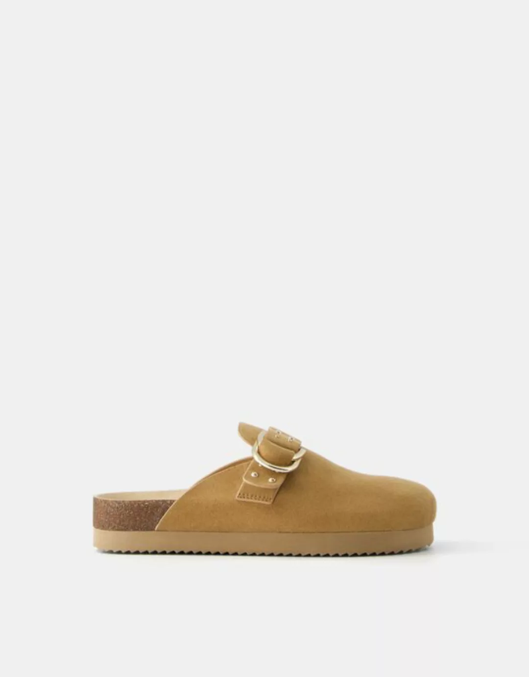 Bershka Clogs Mit Schnalle Und Nieten Bskteen 35 Sandfarbe günstig online kaufen