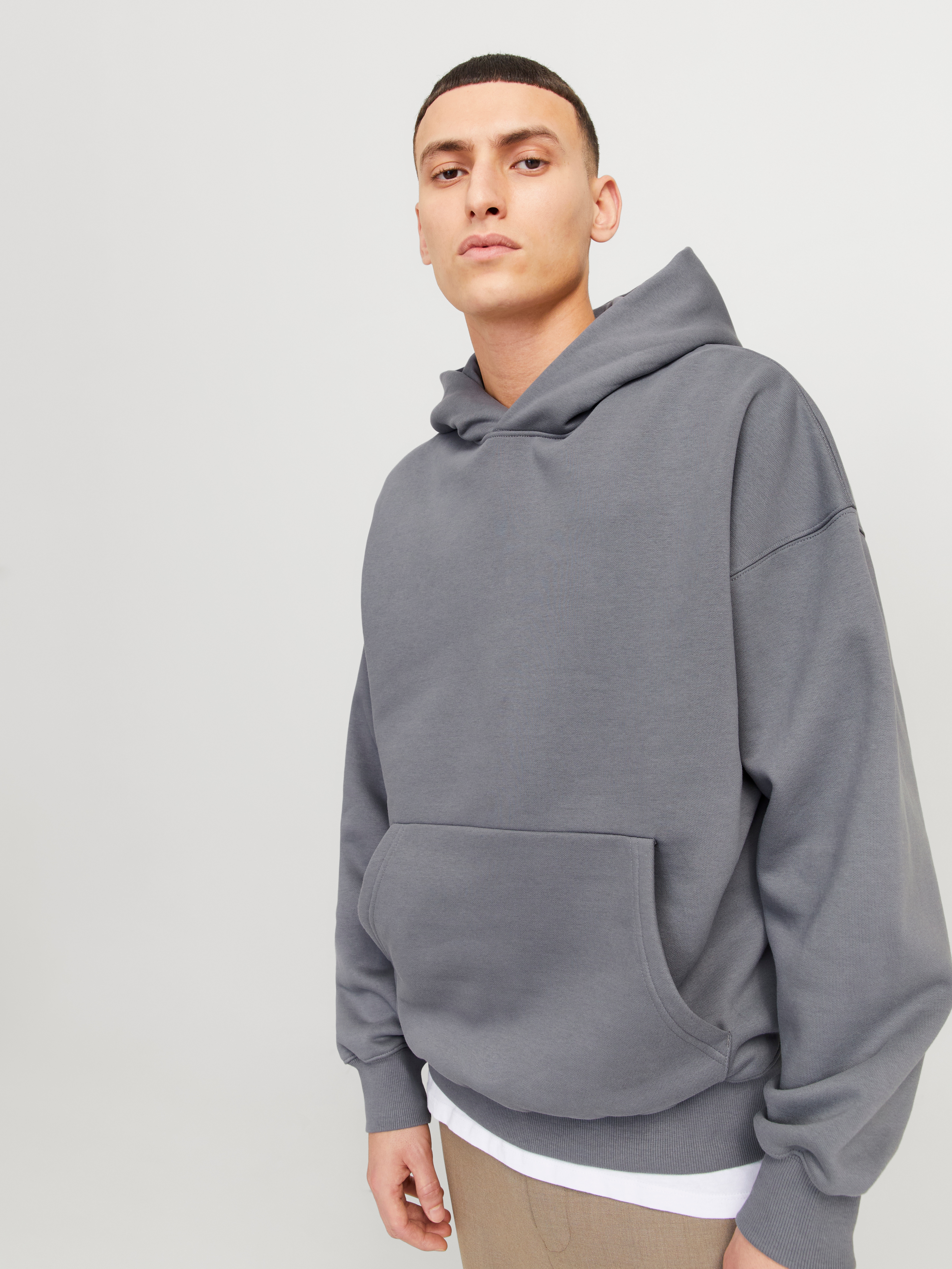 Jack & Jones Kapuzensweatshirt JJEURBAN EDGE SWEAT HOOD NOOS mit Kängurutas günstig online kaufen