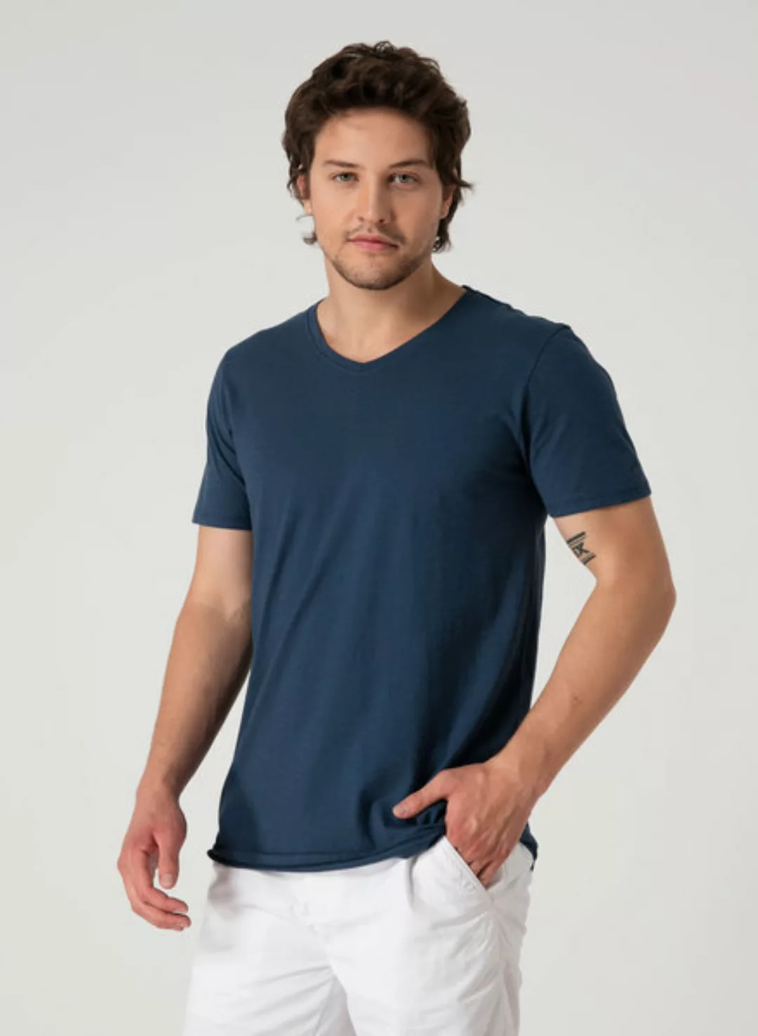 Basic V-ausschnitt T-shirt Aus Bio Baumwolle In Slub Jersey günstig online kaufen