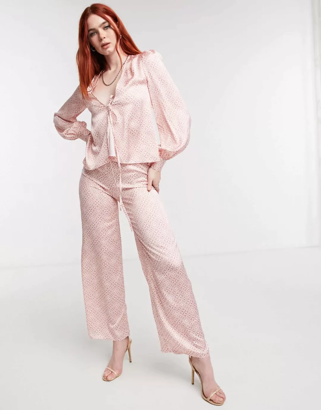 Never Fully Dressed – Hose aus Satin mit weitem Bein und farblich abgestimm günstig online kaufen