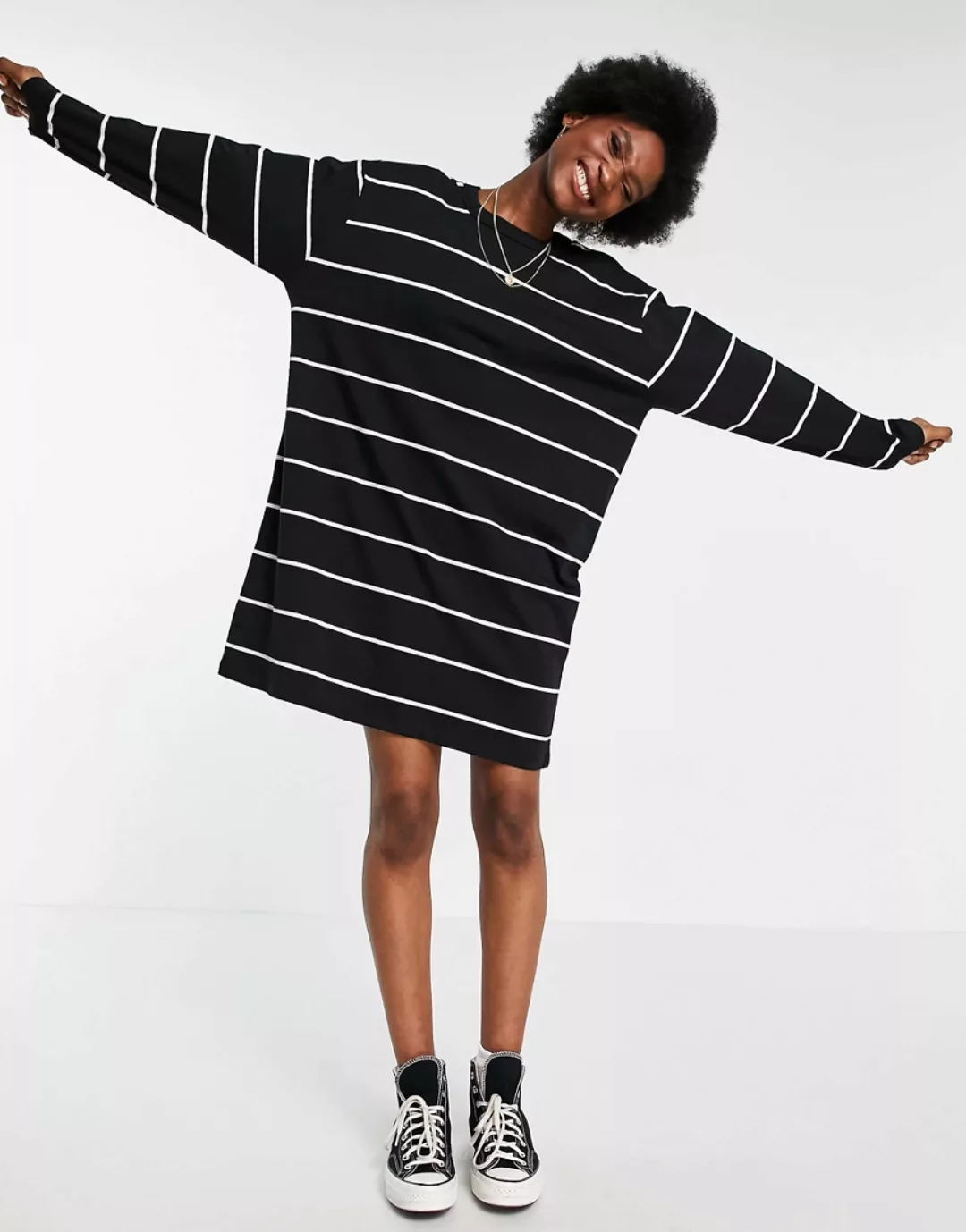 ASOS DESIGN – Langärmliges Oversize-Shirtkleid in Schwarz und Weiß gestreif günstig online kaufen