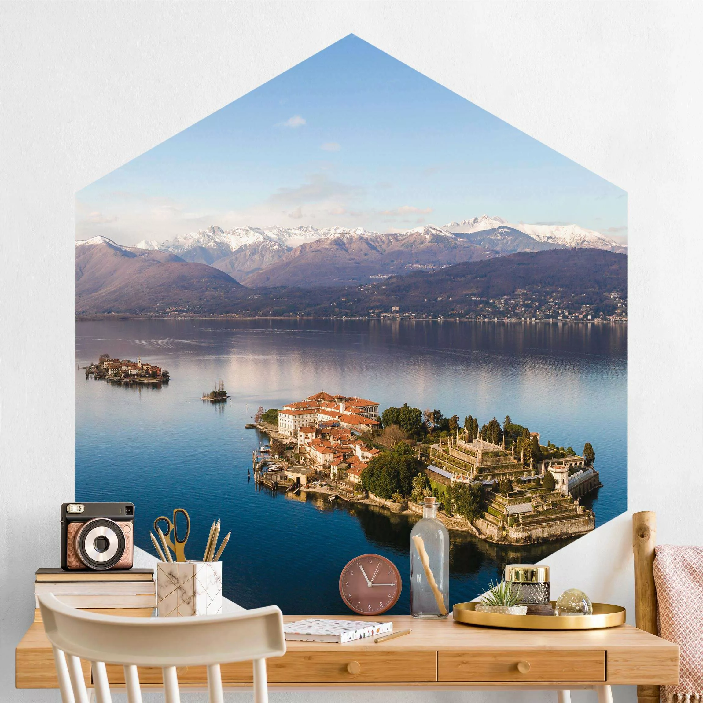 Hexagon Fototapete selbstklebend Insel Isola Bella in Italien günstig online kaufen