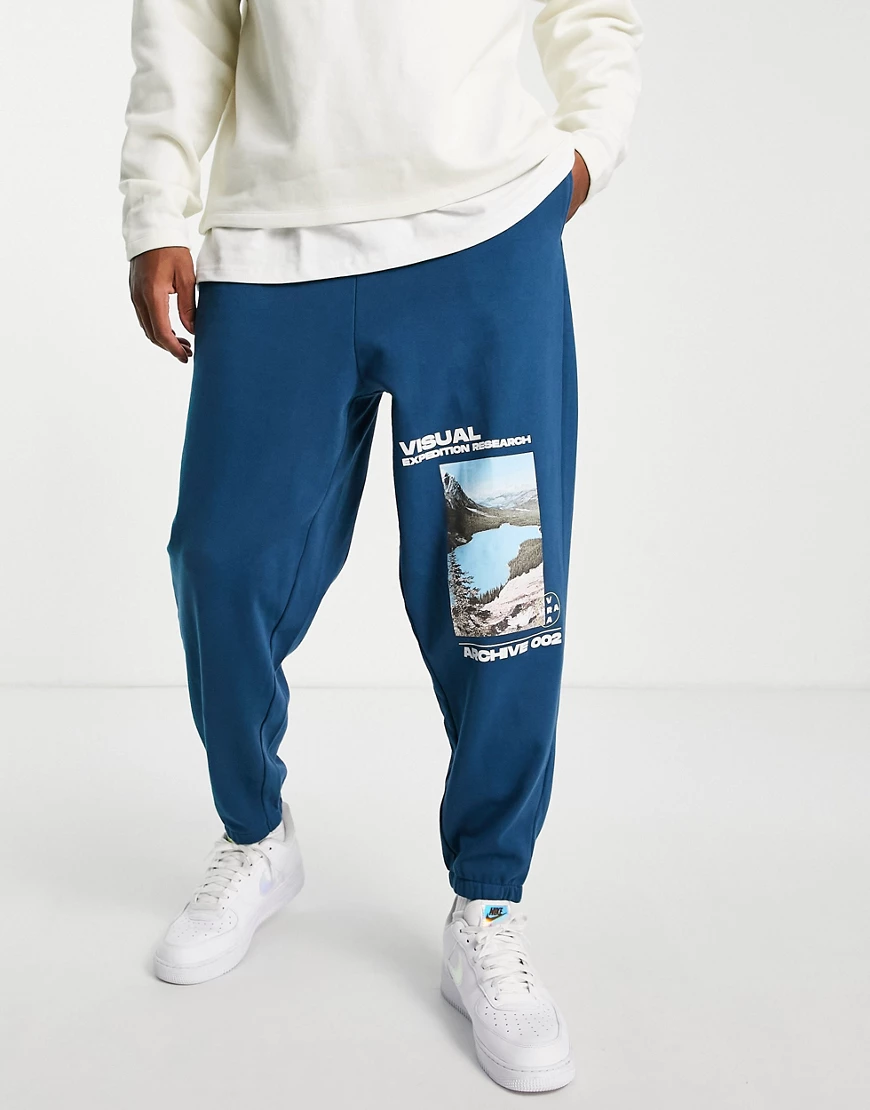 ASOS DESIGN – Oversize-Jogginghose in Blau mit Berg-Prints, Kombiteil günstig online kaufen