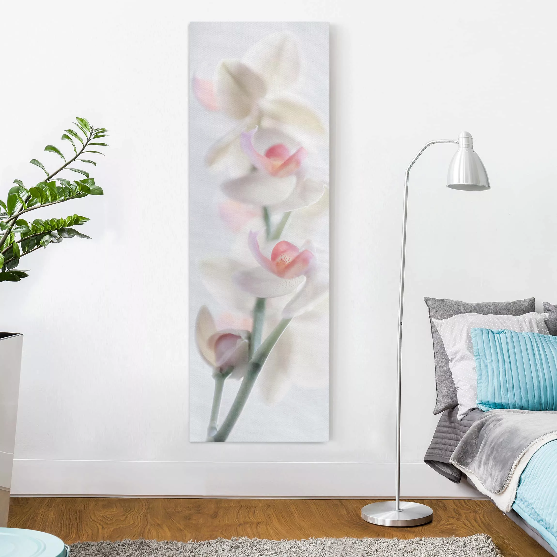 Leinwandbild Blumen - Hochformat Zerbrechliche Orchidee günstig online kaufen