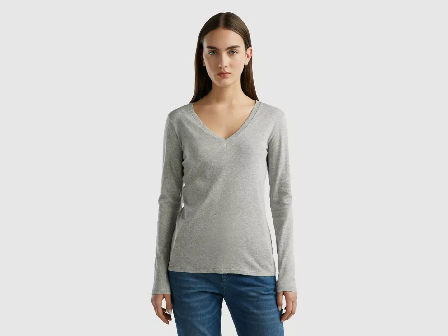 United Colors of Benetton Langarmshirt mit femininem V-Neck günstig online kaufen