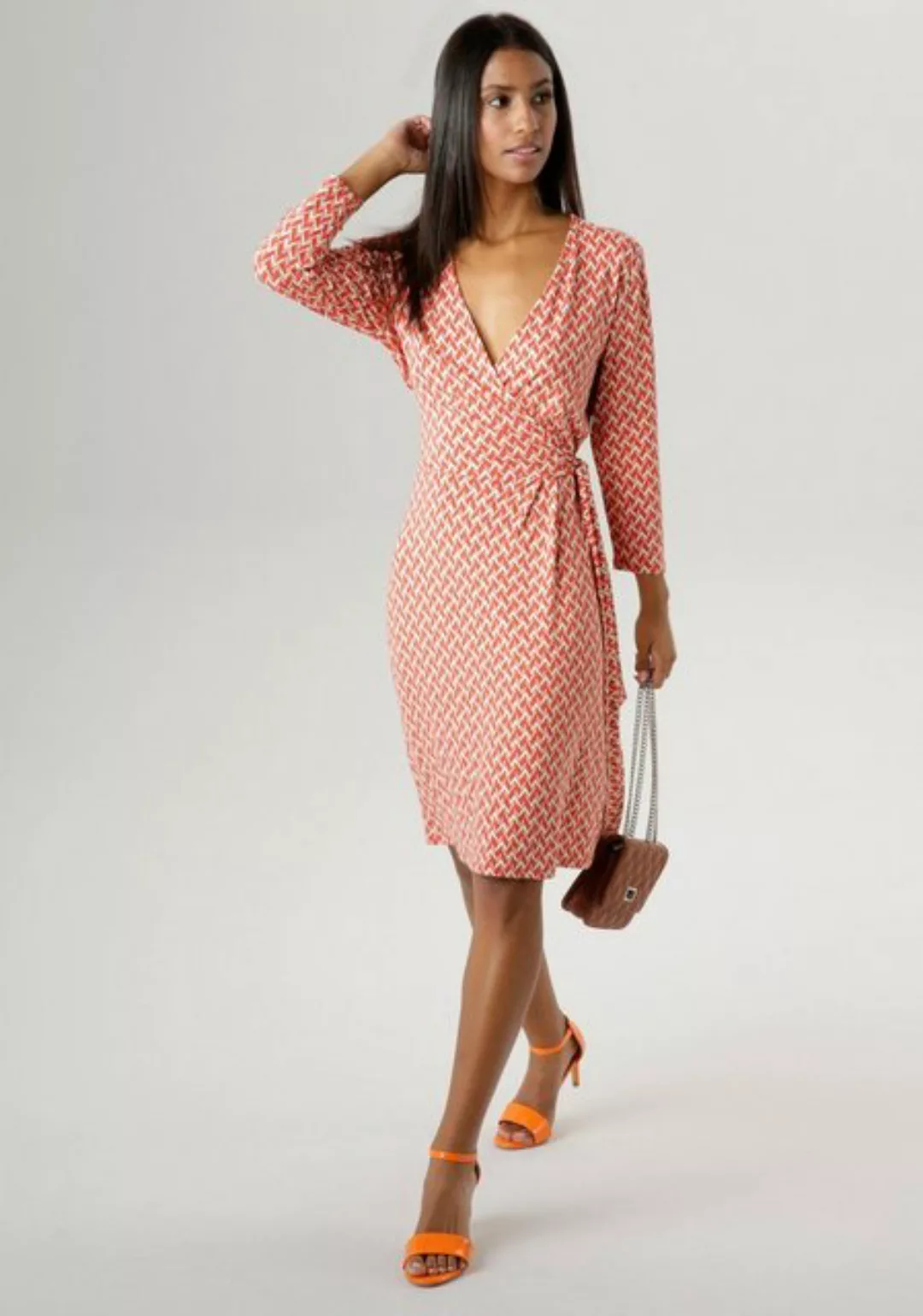 Aniston SELECTED Jerseykleid mit geometrischem Muster und seitlichem Binded günstig online kaufen