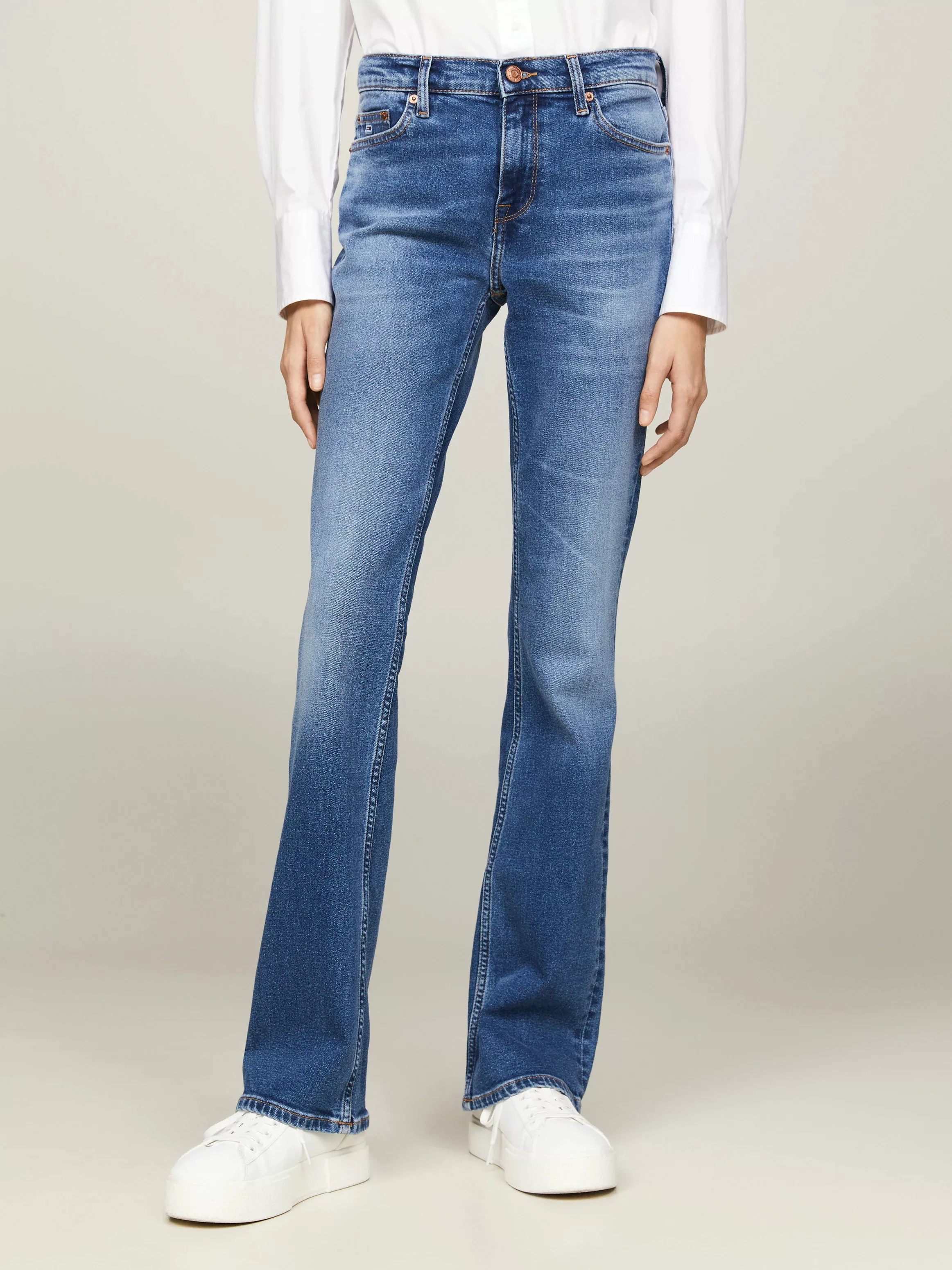 Tommy Jeans Bootcut-Jeans Maddie mit Tommy Jeans Markenlabel & Badge günstig online kaufen
