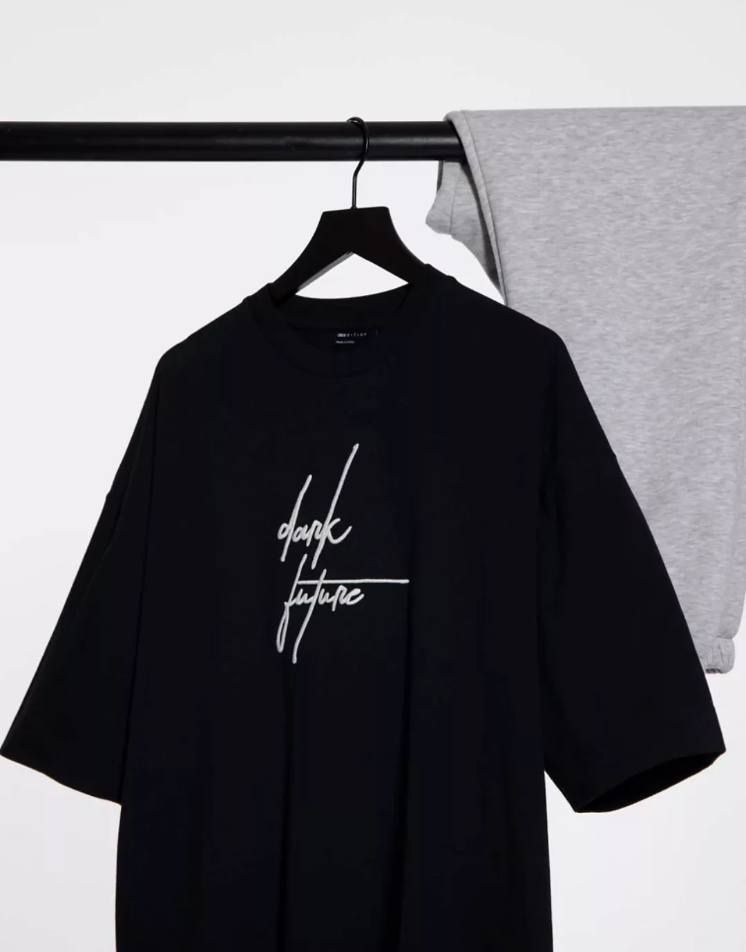 ASOS – Dark Future – Schweres, schwarzes Oversize-T-Shirt mit Stickerei vor günstig online kaufen