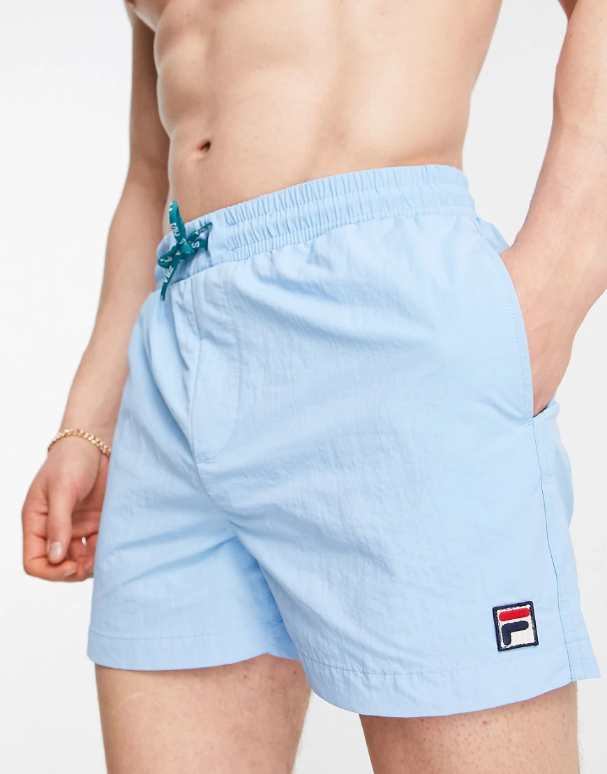 Fila – Artoni – Badeshorts mit Box-Logo in Blau günstig online kaufen