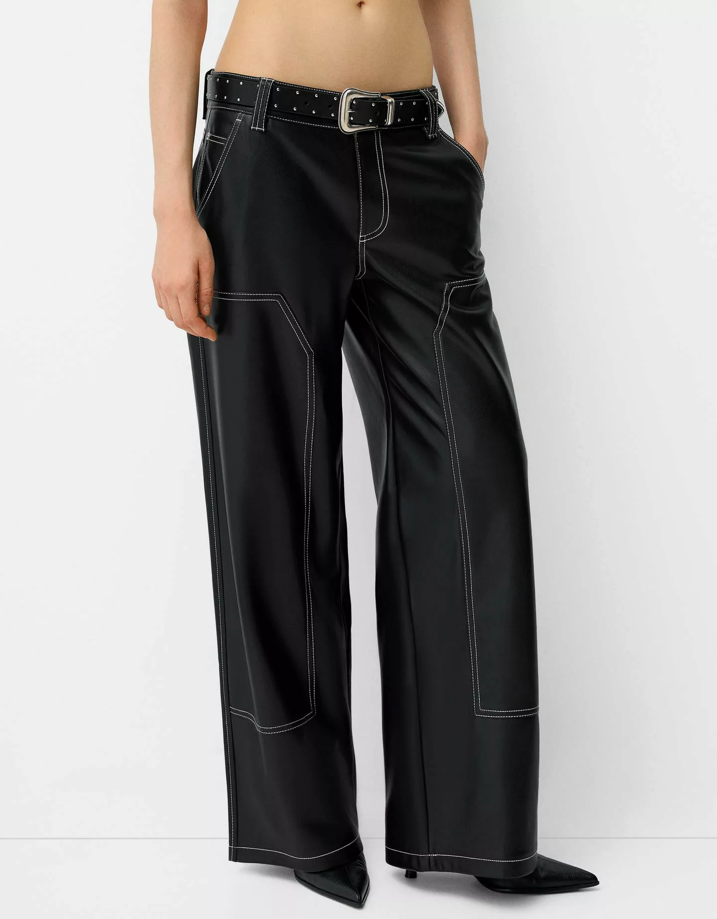 Bershka Hose Aus Kunstleder Mit Kontrast Und Gürtel Damen 40 Schwarz günstig online kaufen