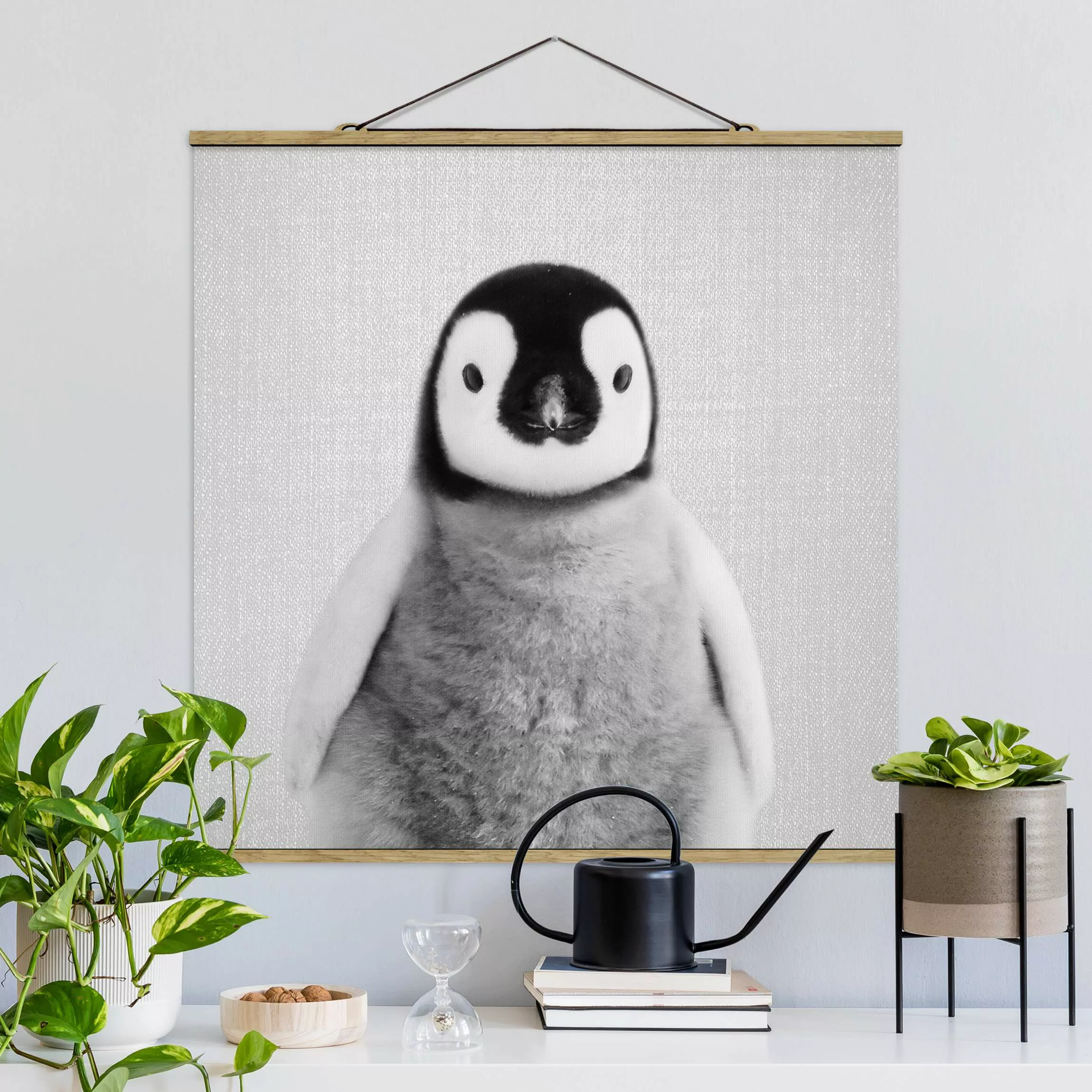 Stoffbild mit Posterleisten Baby Pinguin Pepe Schwarz Weiß günstig online kaufen