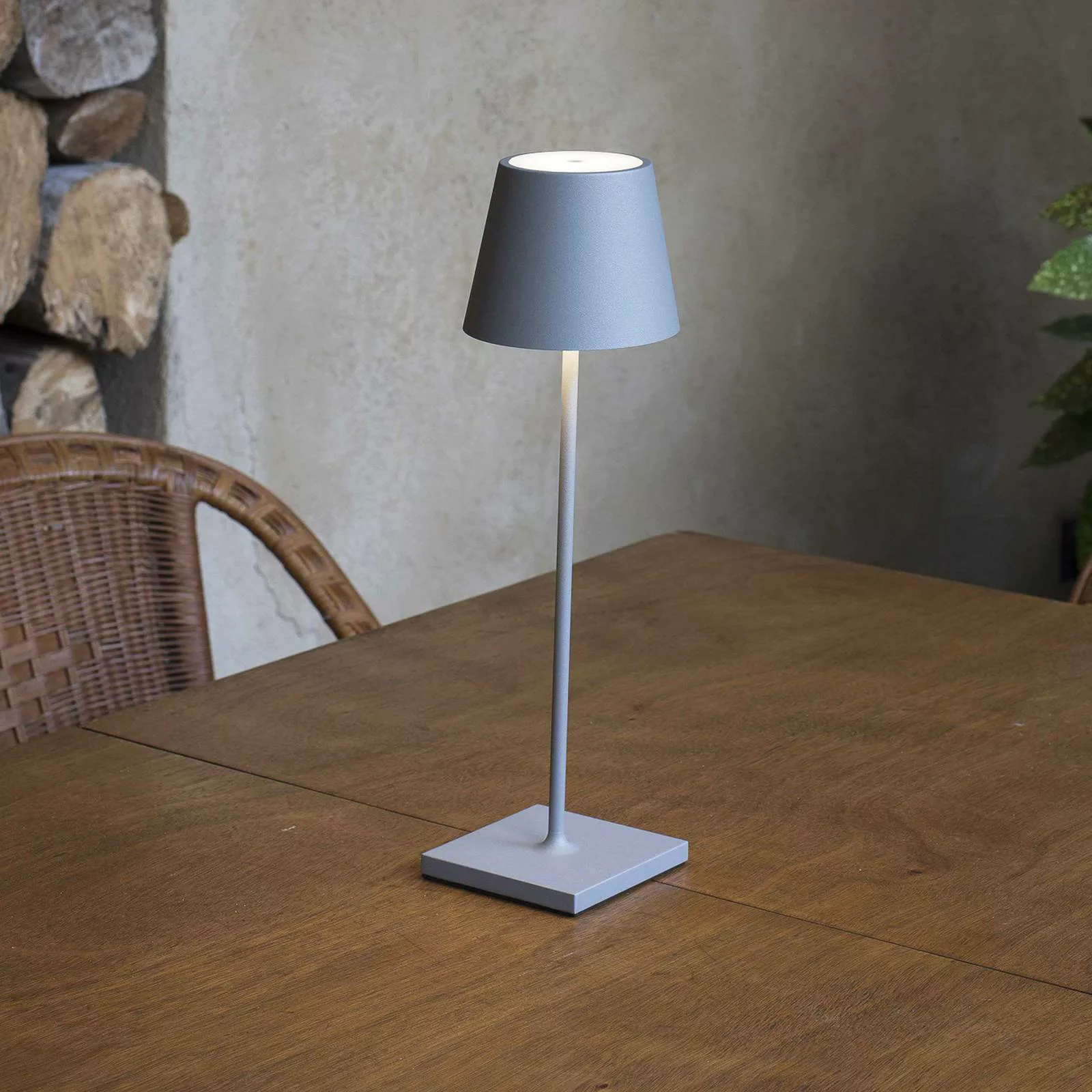 LED-Tischlampe Toc mit USB-Charger, IP54, grau günstig online kaufen