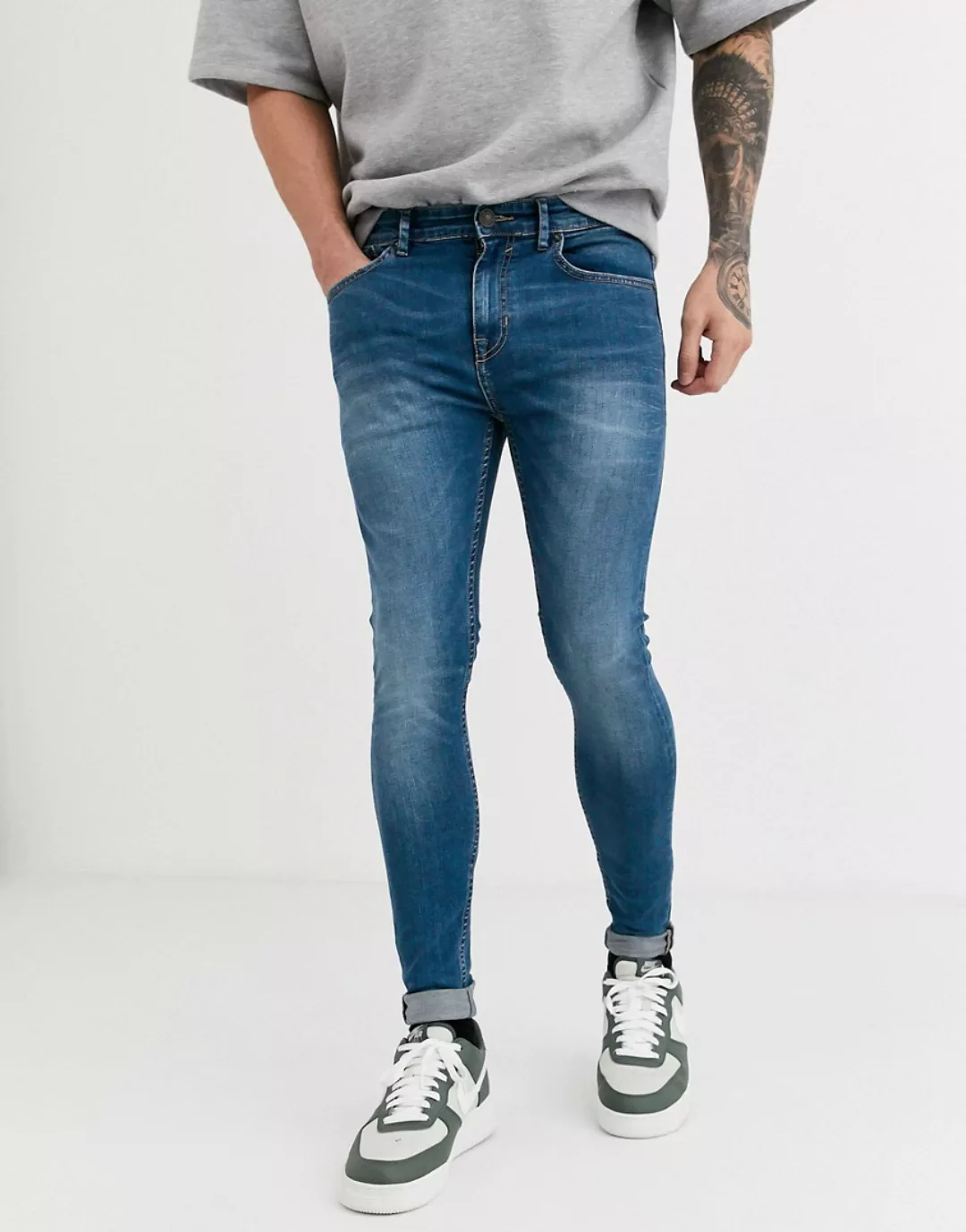 New Look – Hautenge Jeans in hellblauer Waschung günstig online kaufen