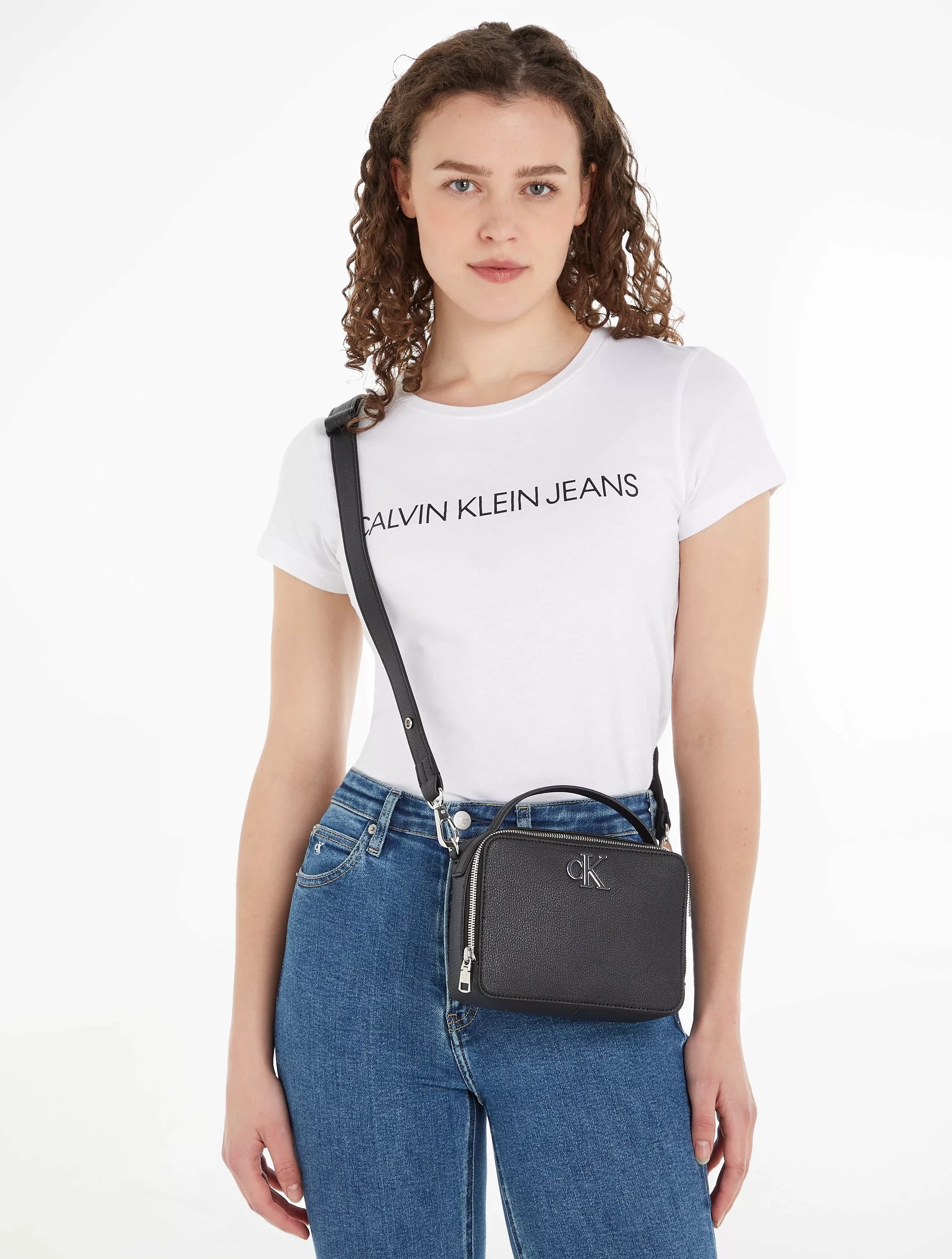 Calvin Klein Jeans Mini Bag "MINIMAL MONOGRAM CAMERA BAG18", in klassischem günstig online kaufen