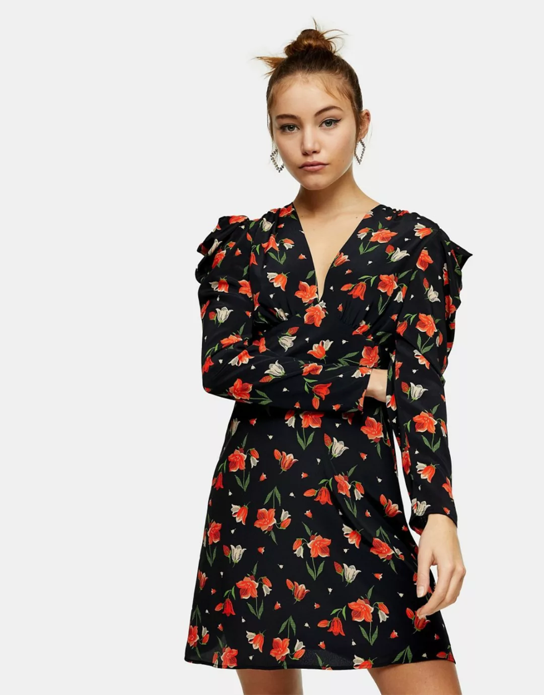 Topshop – An der Taille gerafftes Minikleid mit Tulpenmuster-Mehrfarbig günstig online kaufen