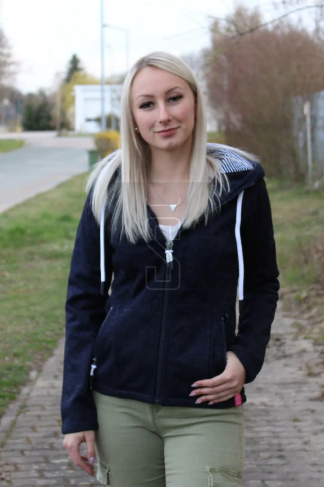 Salzhaut Damen Strick Fleecejacke Kapuzensweater Frunsa günstig online kaufen