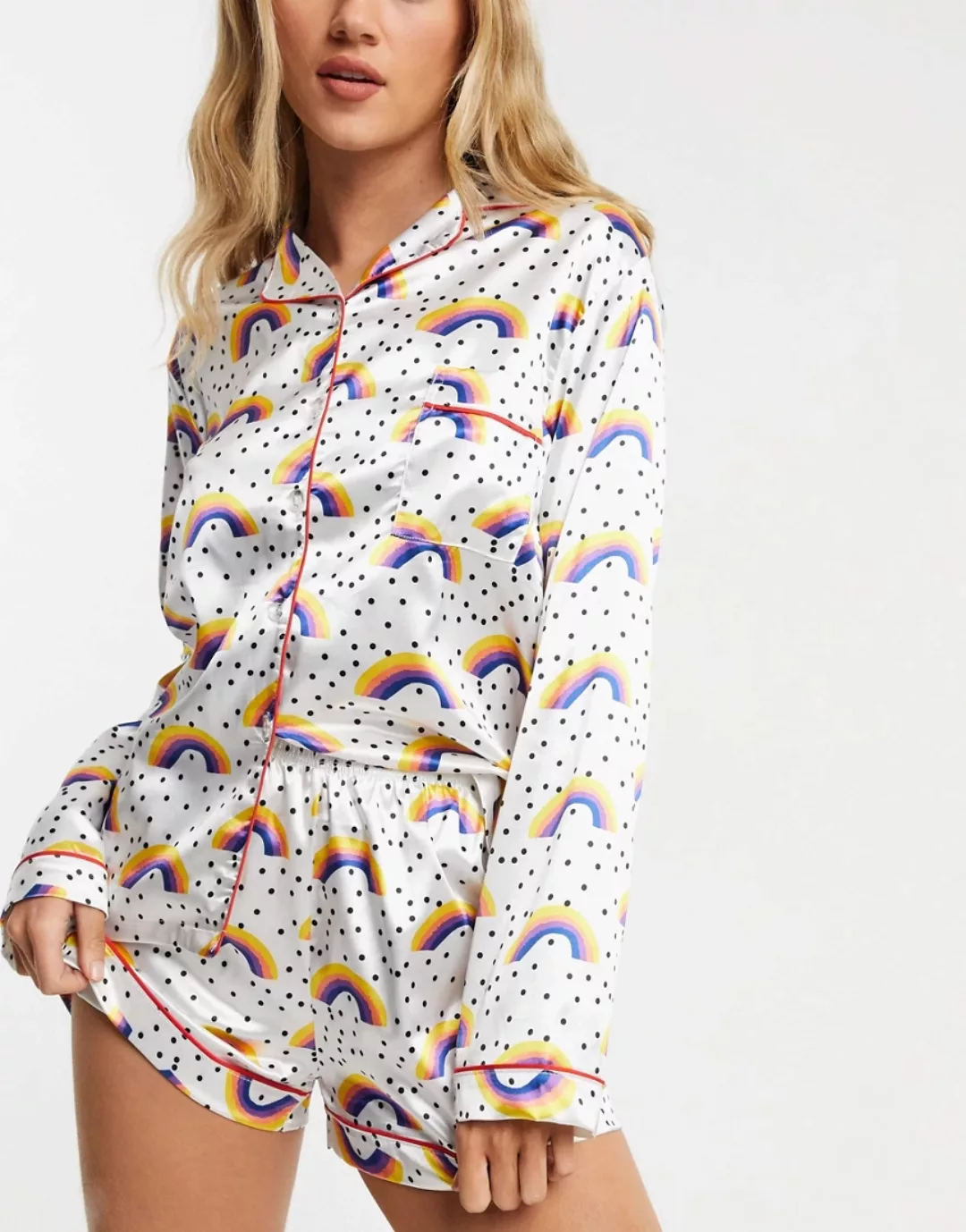 Pyjama-Set mit Shorts aus Satin mit Regenbogenprint in Weiß günstig online kaufen