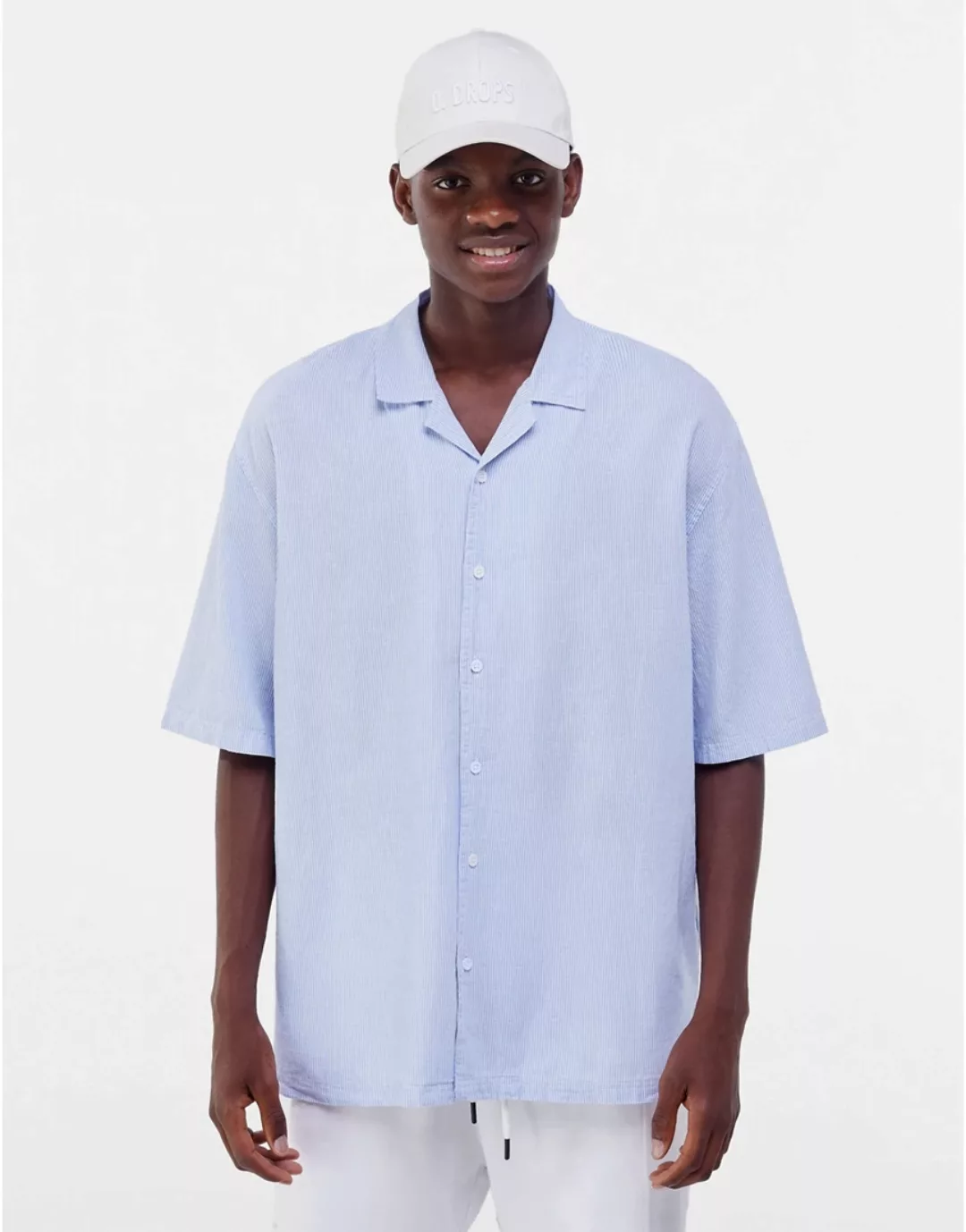 Bershka – Oversize-Leinenhemd mit Reverskragen und feinen Streifen in Blau günstig online kaufen