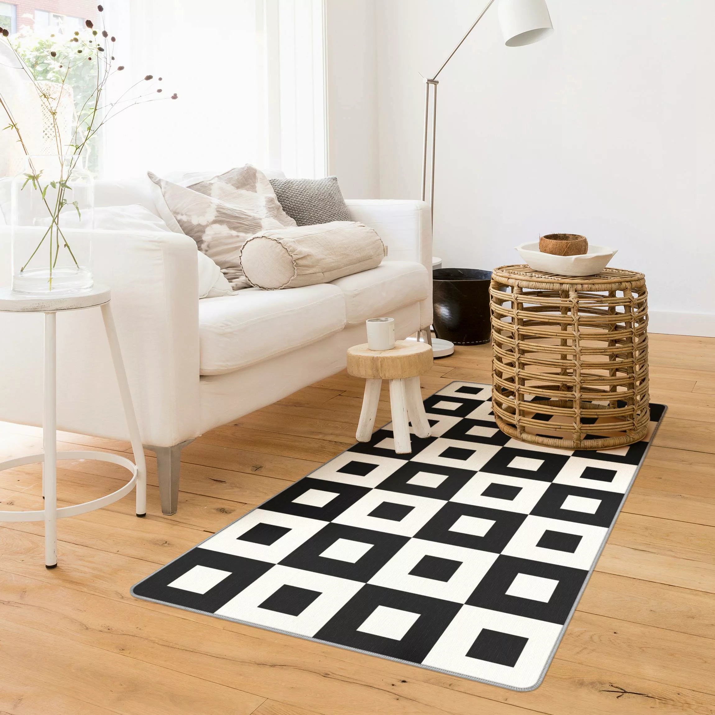 Teppich Geometrisches Muster aus Schwarz Weißen Quadraten günstig online kaufen