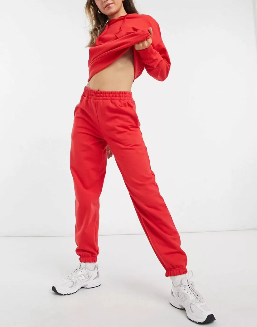 New Look – Bequeme Jogginghose mit Bündchen in leuchtendem Rot günstig online kaufen