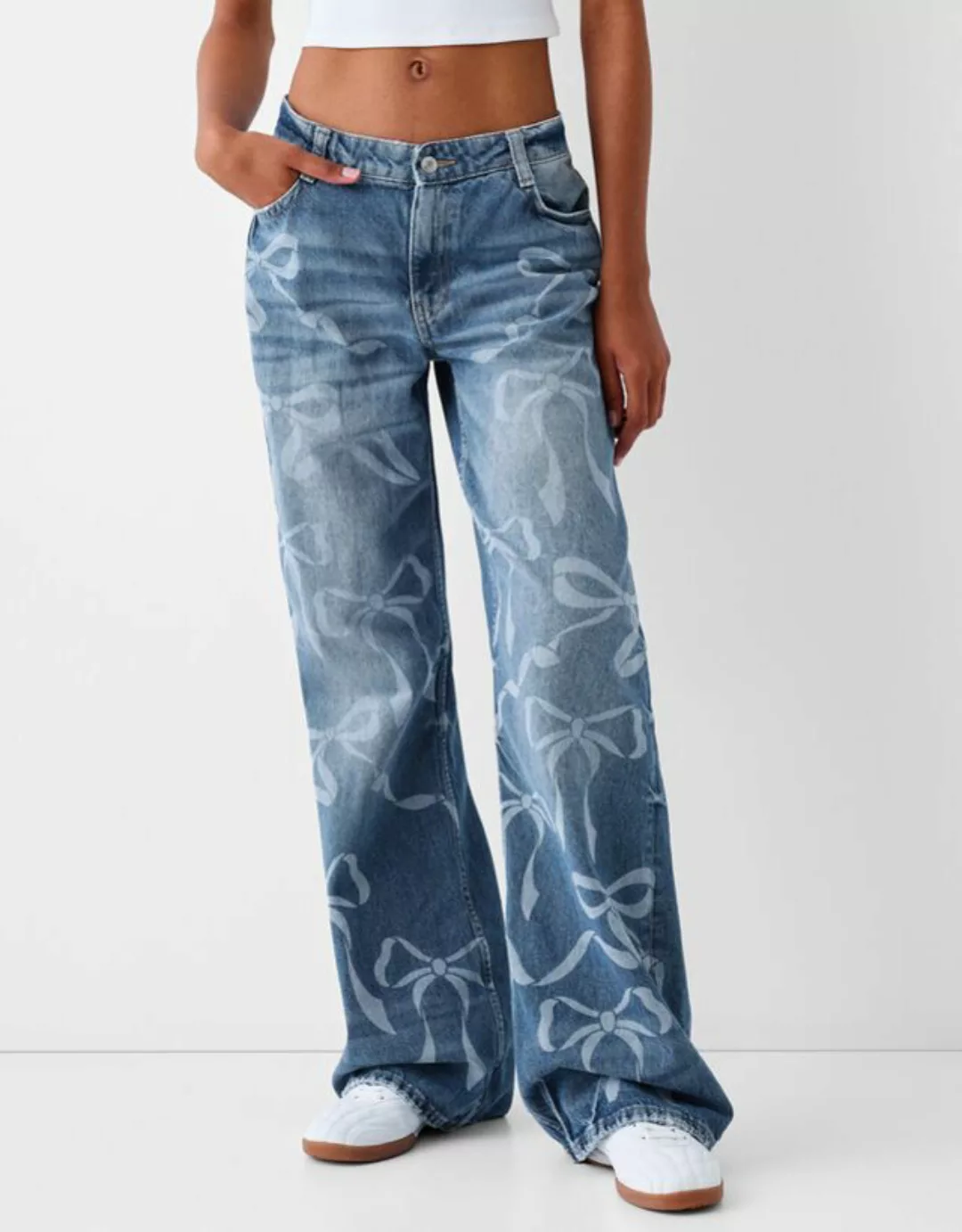 Bershka Baggy-Jeans Mit Schleifen Und Print Bskteen 44 Blau günstig online kaufen