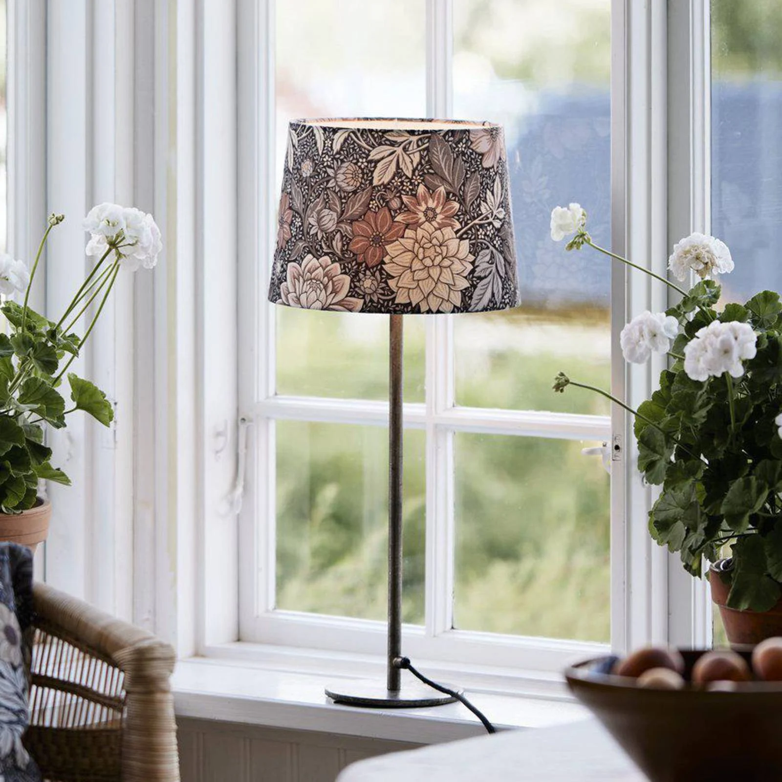 PR Home Tischlampe BASE DAHLIA, braun, Höhe 58 cm, Stoff günstig online kaufen