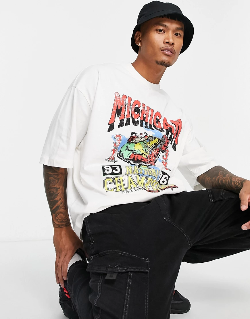 ASOS DESIGN – Oversize-T-Shirt in gebrochenem Weiß mit Retro-Collegeprint günstig online kaufen