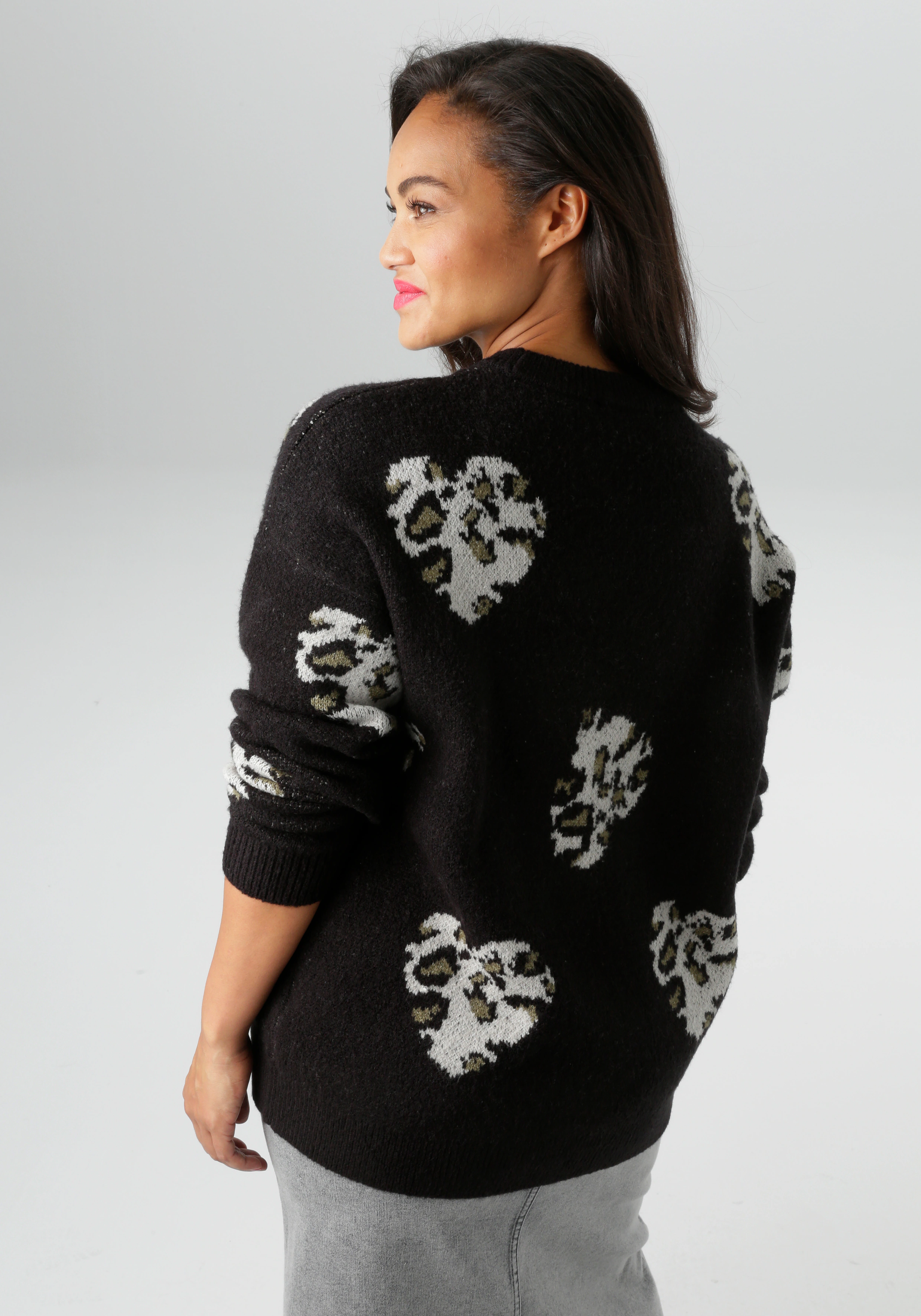 Aniston PLUS Strickpullover, mit eingestrickten Herzchen in Animalprint günstig online kaufen