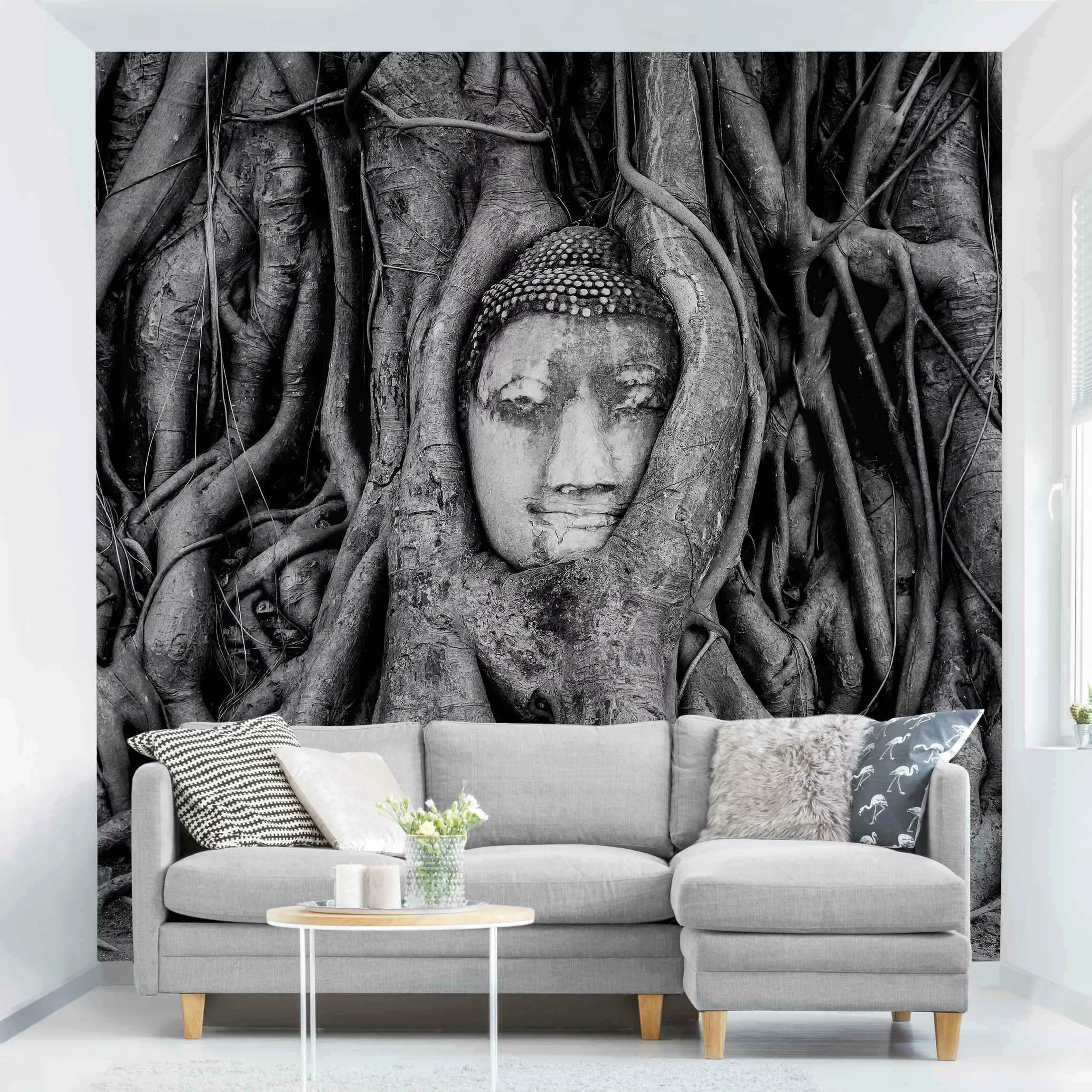 Fototapete Buddha in Ayutthaya von Baumwurzeln gesäumt in Schwarzweiß günstig online kaufen