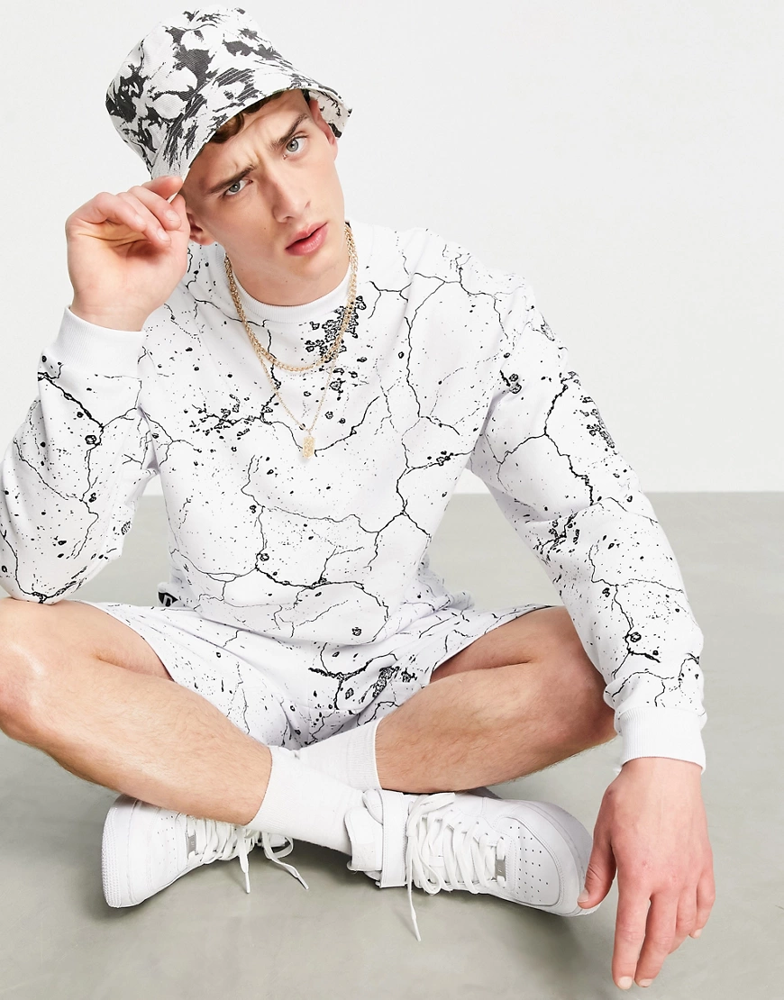 ASOS – Unrvlld Spply – Oversize-Sweatshirt mit All-over-Kartenprint in Weiß günstig online kaufen