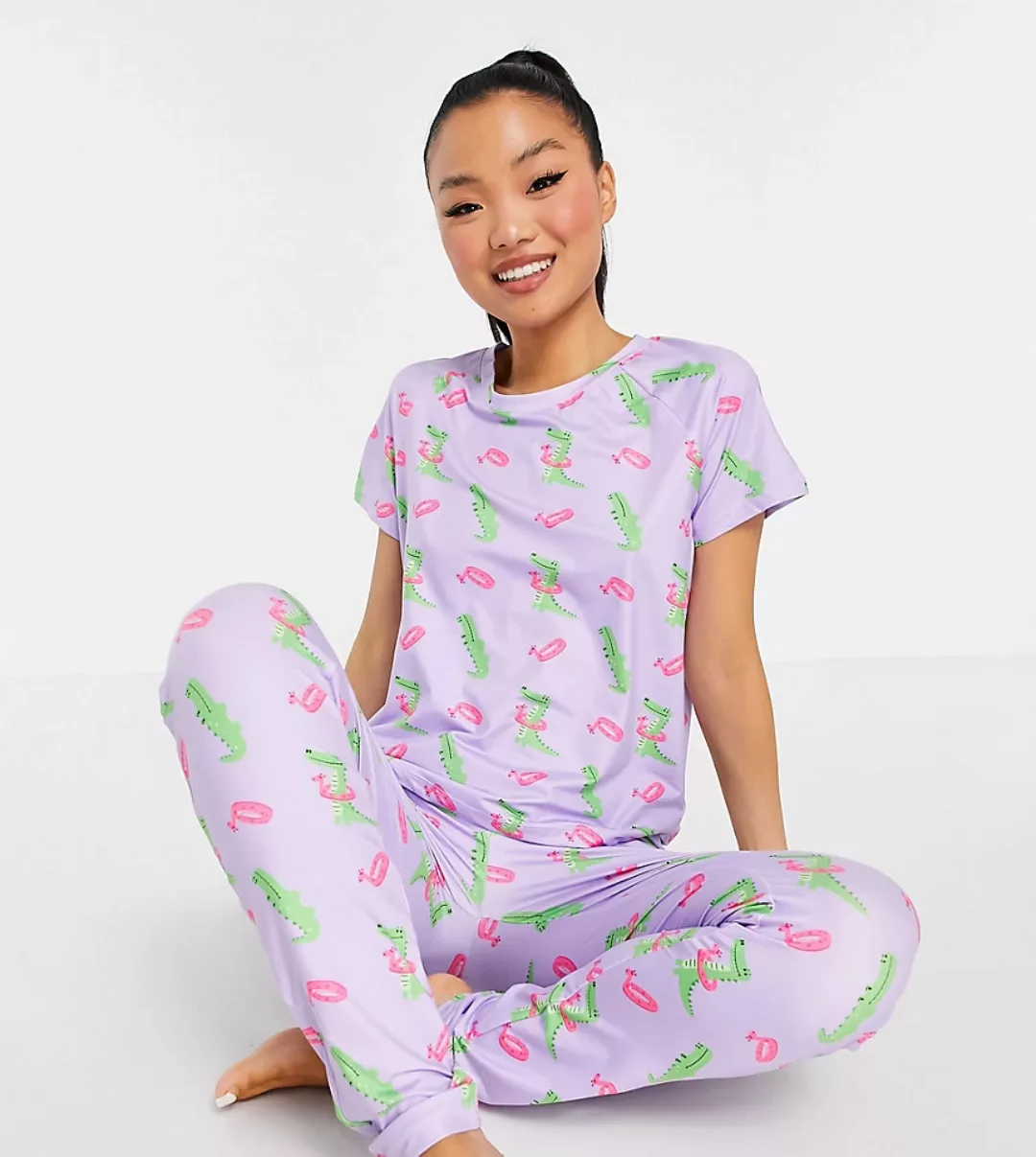 Loungeable Petite – Pyjamaset mit T-Shirt und Leggings mit Krokodilmuster i günstig online kaufen