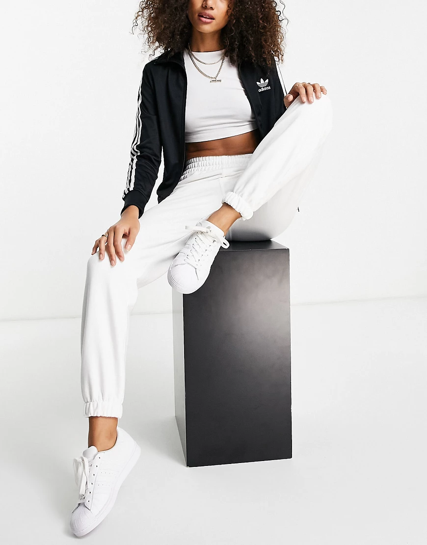 adidas Originals – adicolor Contempo – Jogginghose in Weiß günstig online kaufen