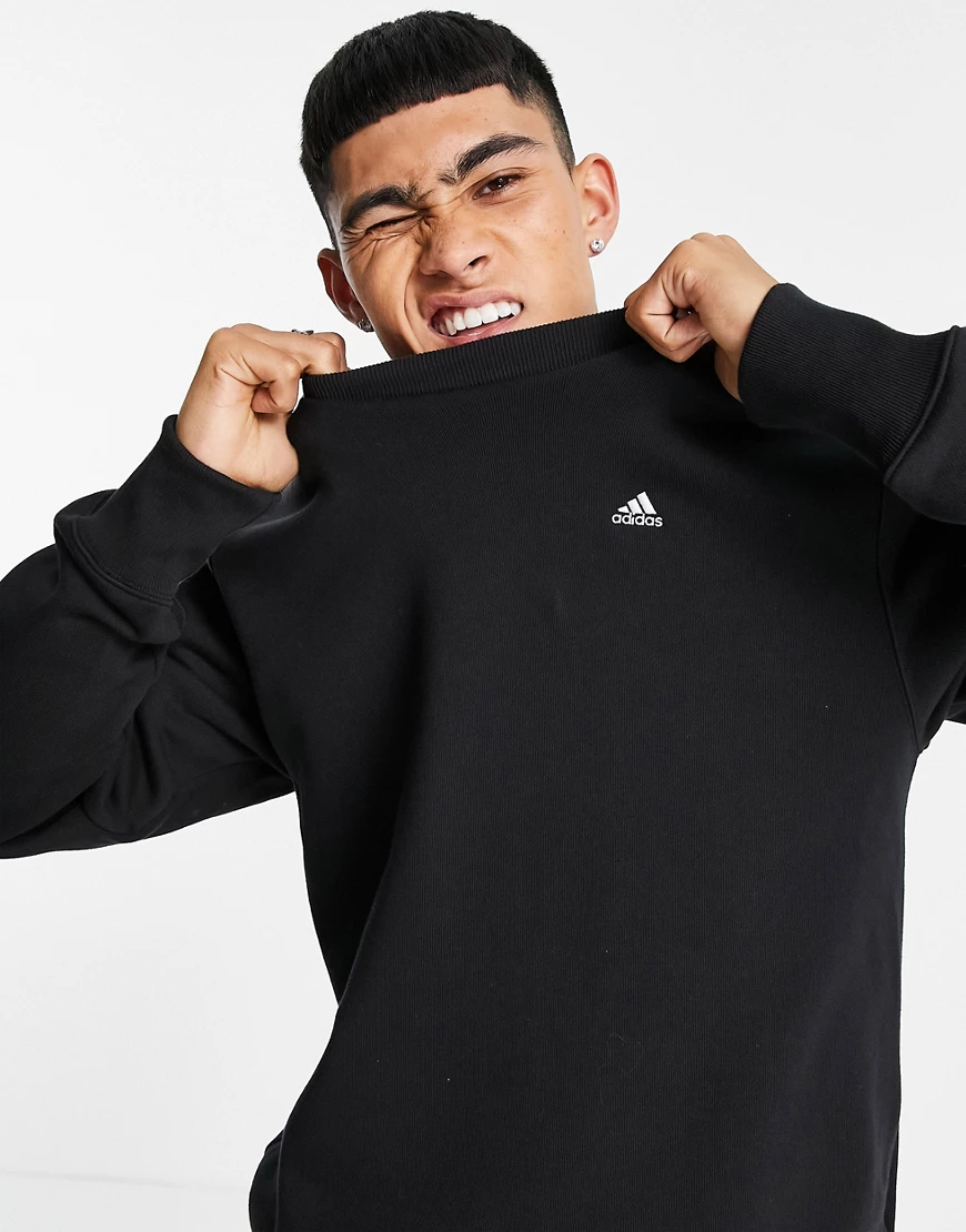 adidas – Training – Lounge-Sweatshirt mit kleinem Logo in Schwarz günstig online kaufen